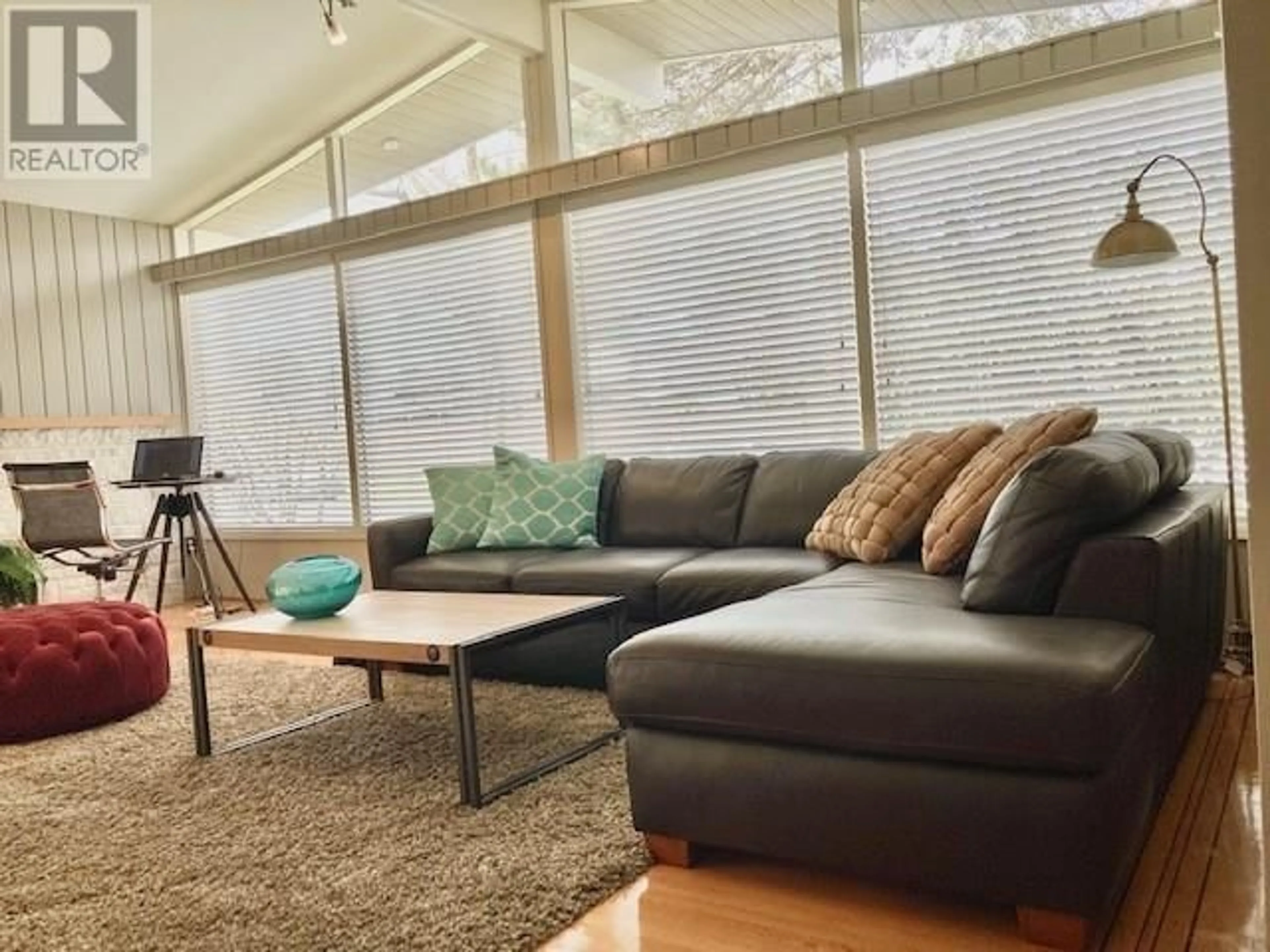 Living room with furniture, wood/laminate floor for 708 48TH AVENUE, Vancouver British Columbia V5Z2R9