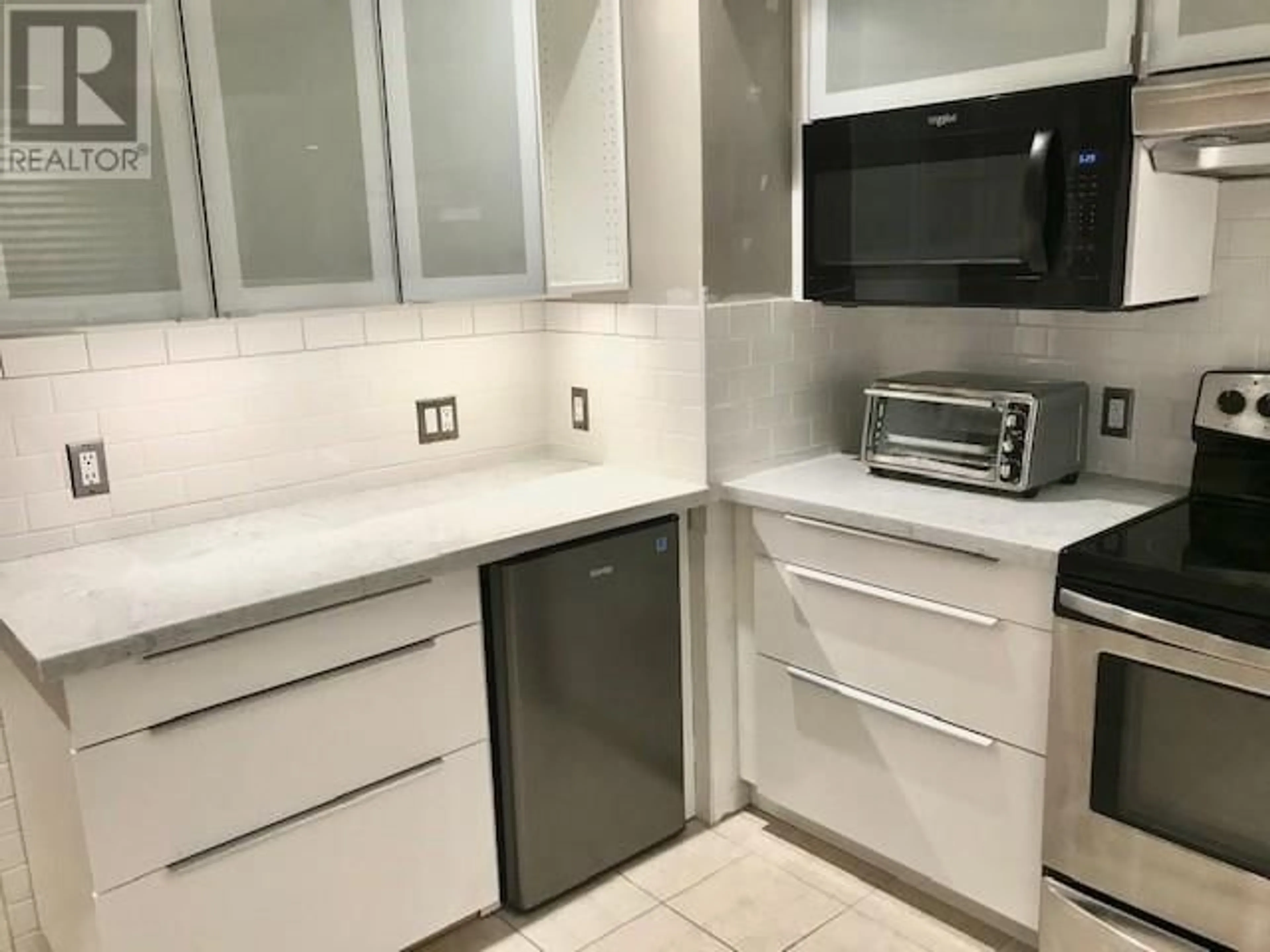 Standard kitchen, ceramic/tile floor for 708 48TH AVENUE, Vancouver British Columbia V5Z2R9