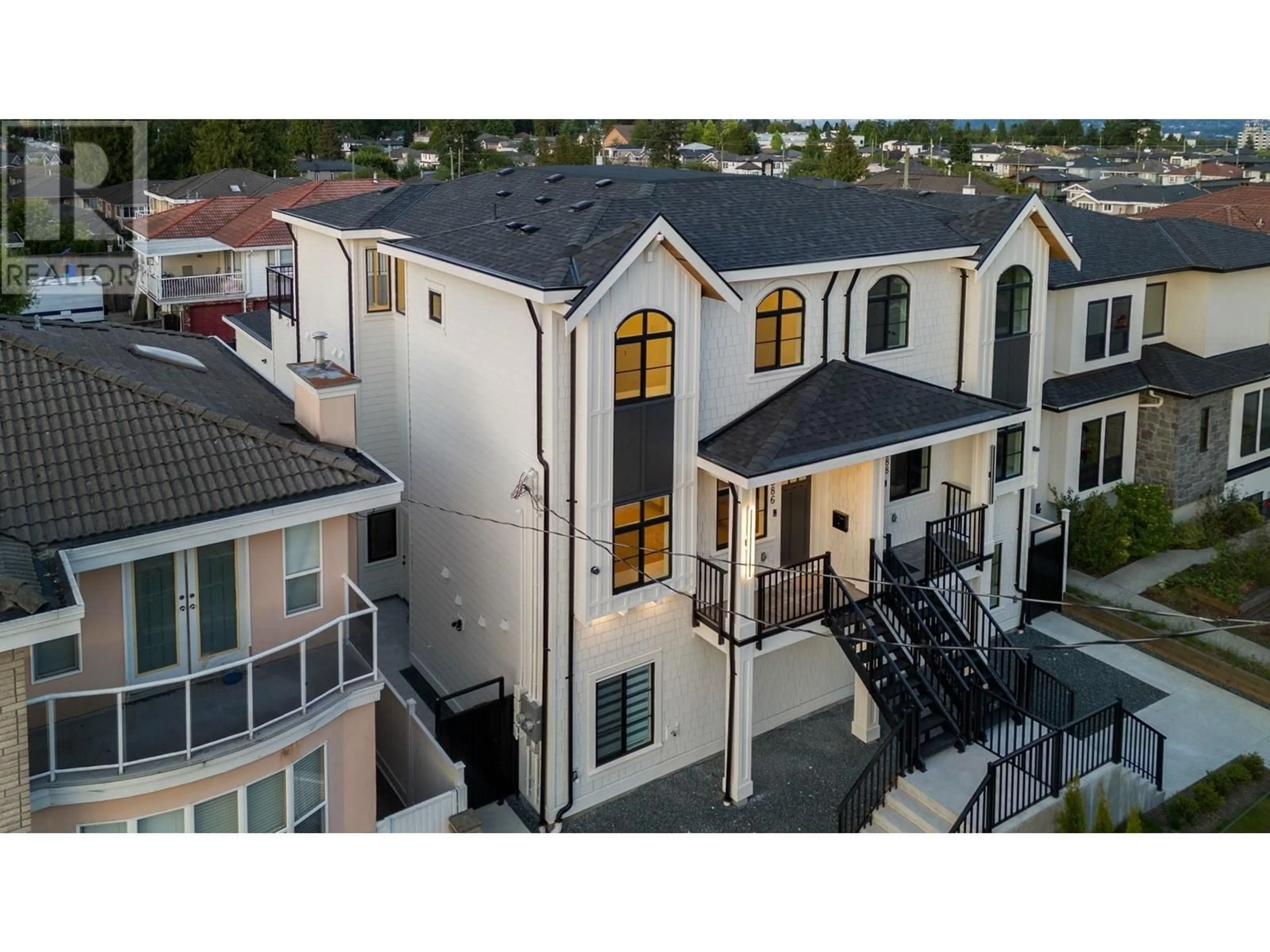 A pic from outside/outdoor area/front of a property/back of a property/a pic from drone, unknown for 7586 2ND STREET, Burnaby British Columbia V3N3R6