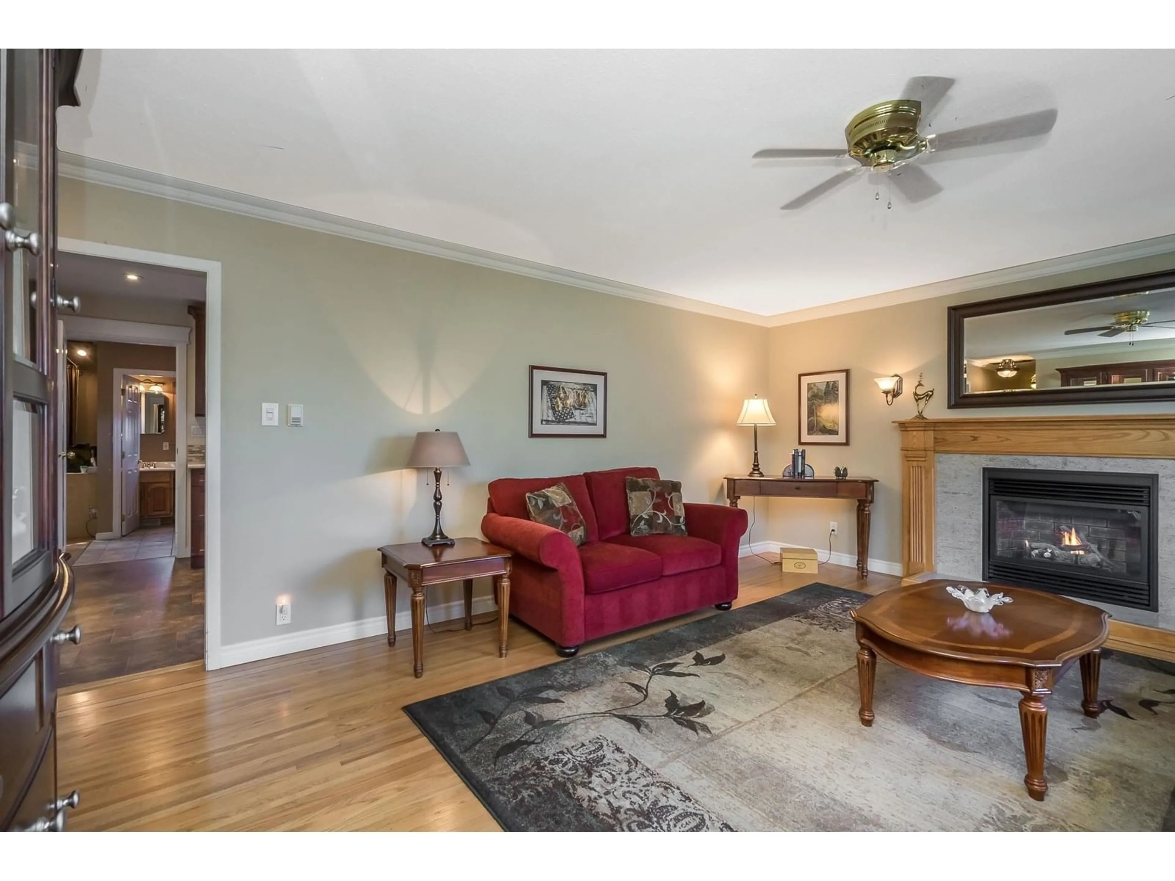 Living room with furniture, wood/laminate floor for 11564 97, Surrey British Columbia V3V2B6