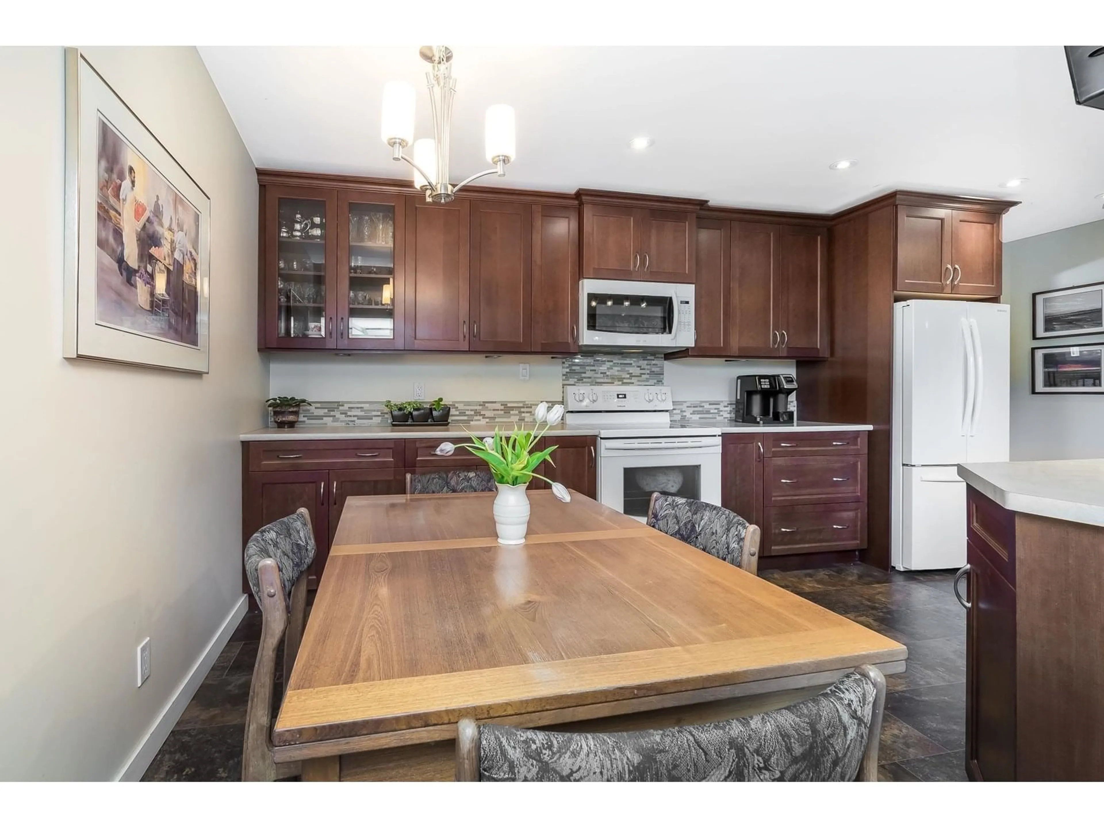 Open concept kitchen, unknown for 11564 97, Surrey British Columbia V3V2B6