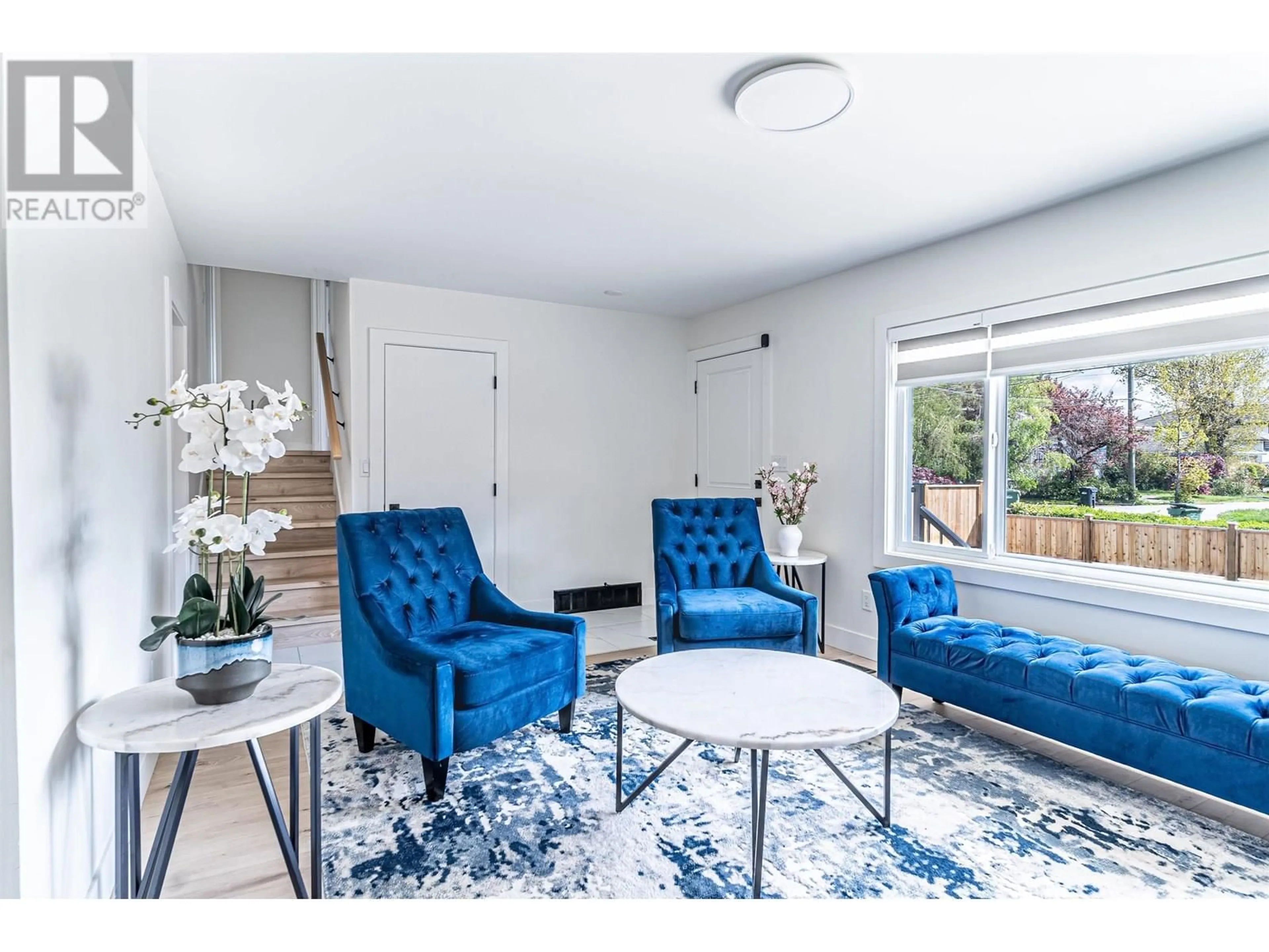 Living room with furniture, unknown for 9360 PINEWELL CRESCENT, Richmond British Columbia V7A2C6