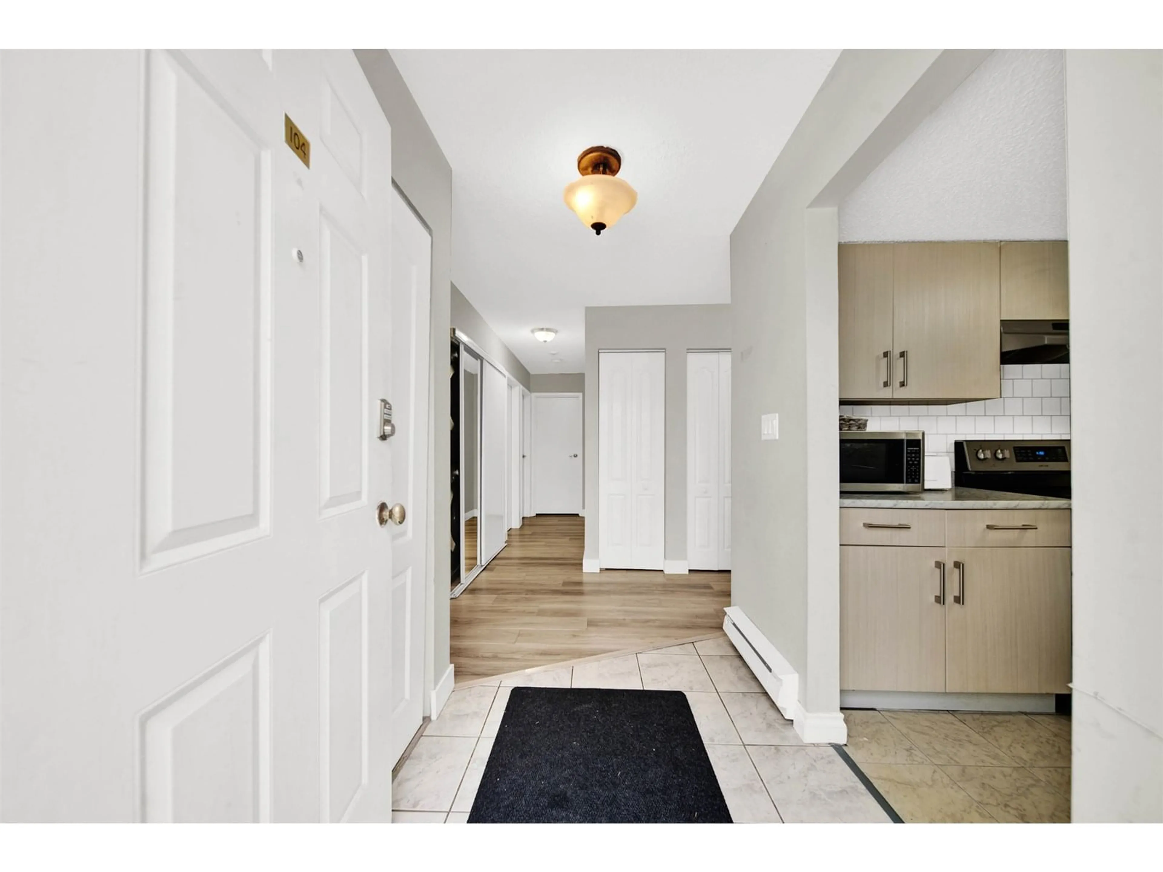 Indoor entryway for 104 - 13275 70B, Surrey British Columbia V3W7Z2