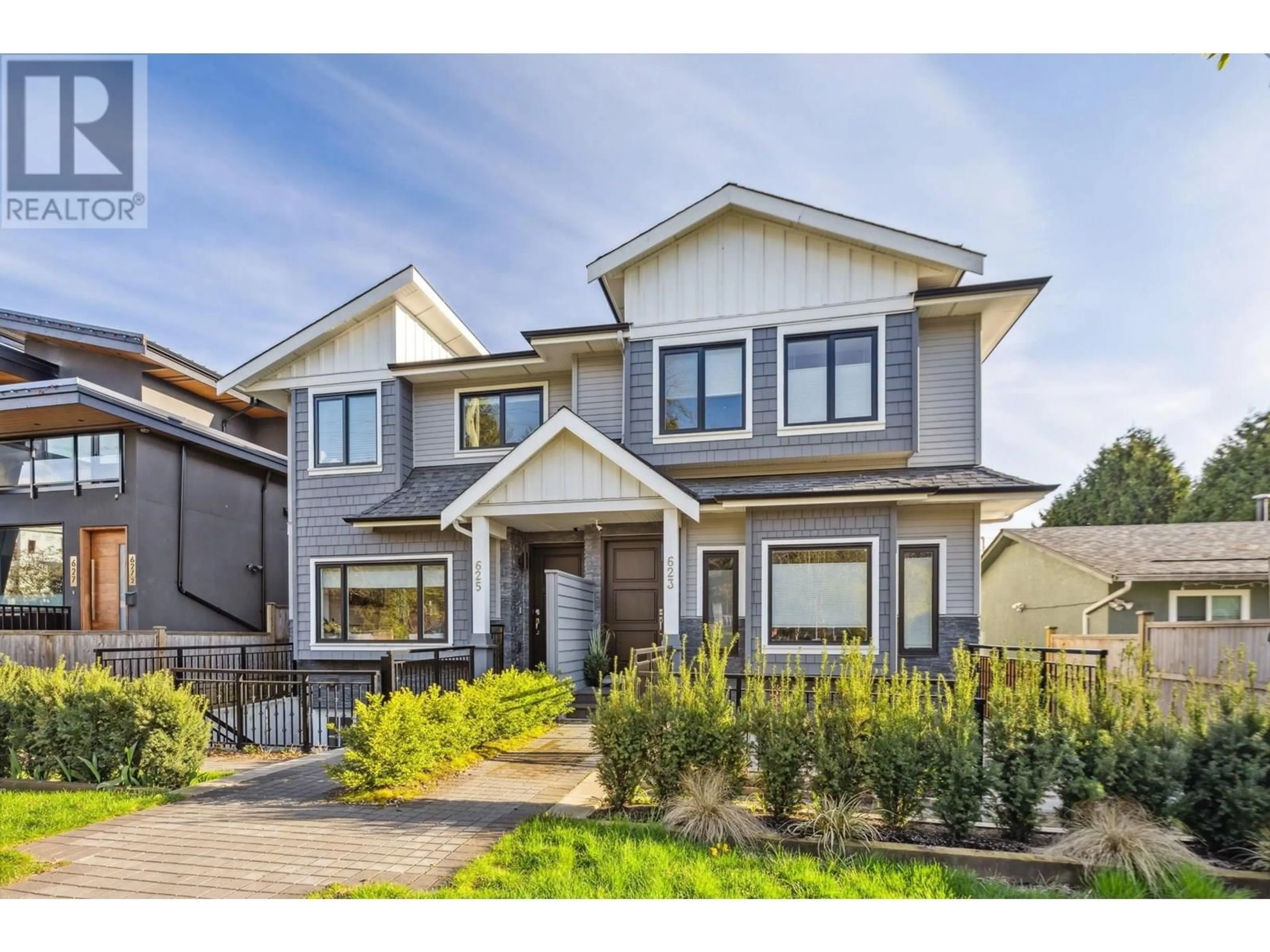 Home with brick exterior material, street for 625 4TH STREET, North Vancouver British Columbia V7L1J9