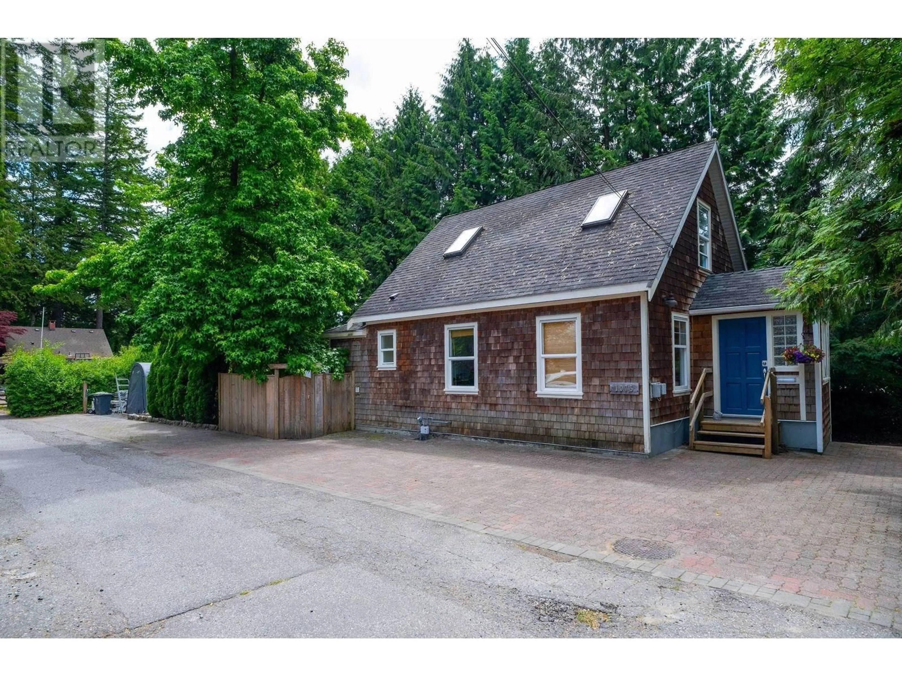 Unknown for 1075 GLADWIN DRIVE, North Vancouver British Columbia V7R1A1