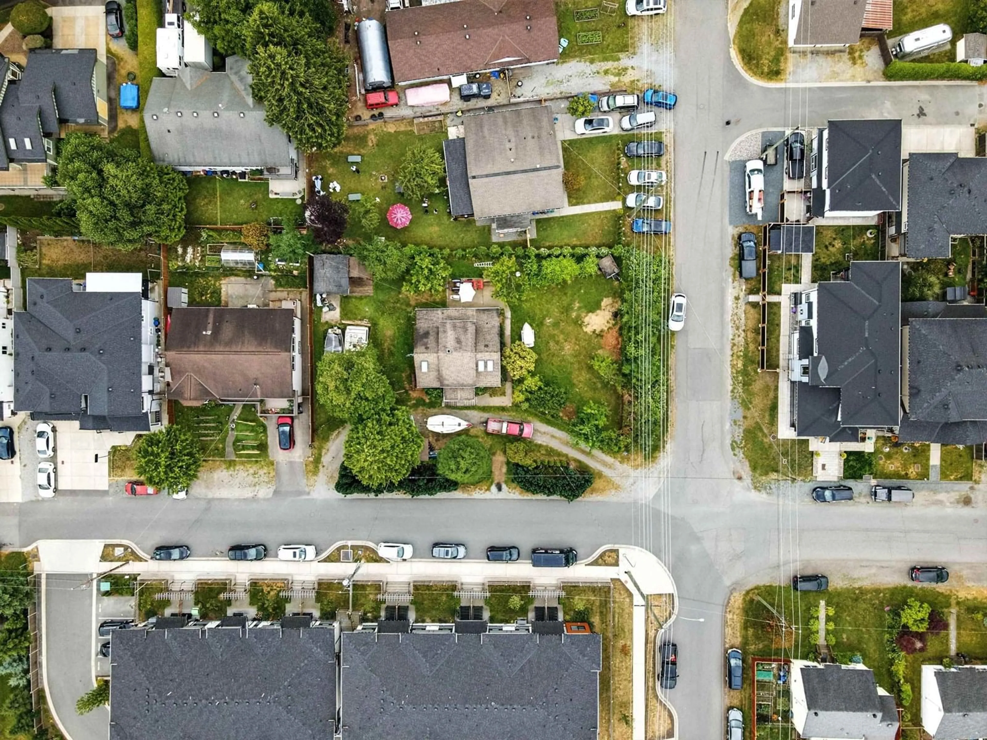A pic from outside/outdoor area/front of a property/back of a property/a pic from drone, street for 32789 4, Mission British Columbia V2V1R5