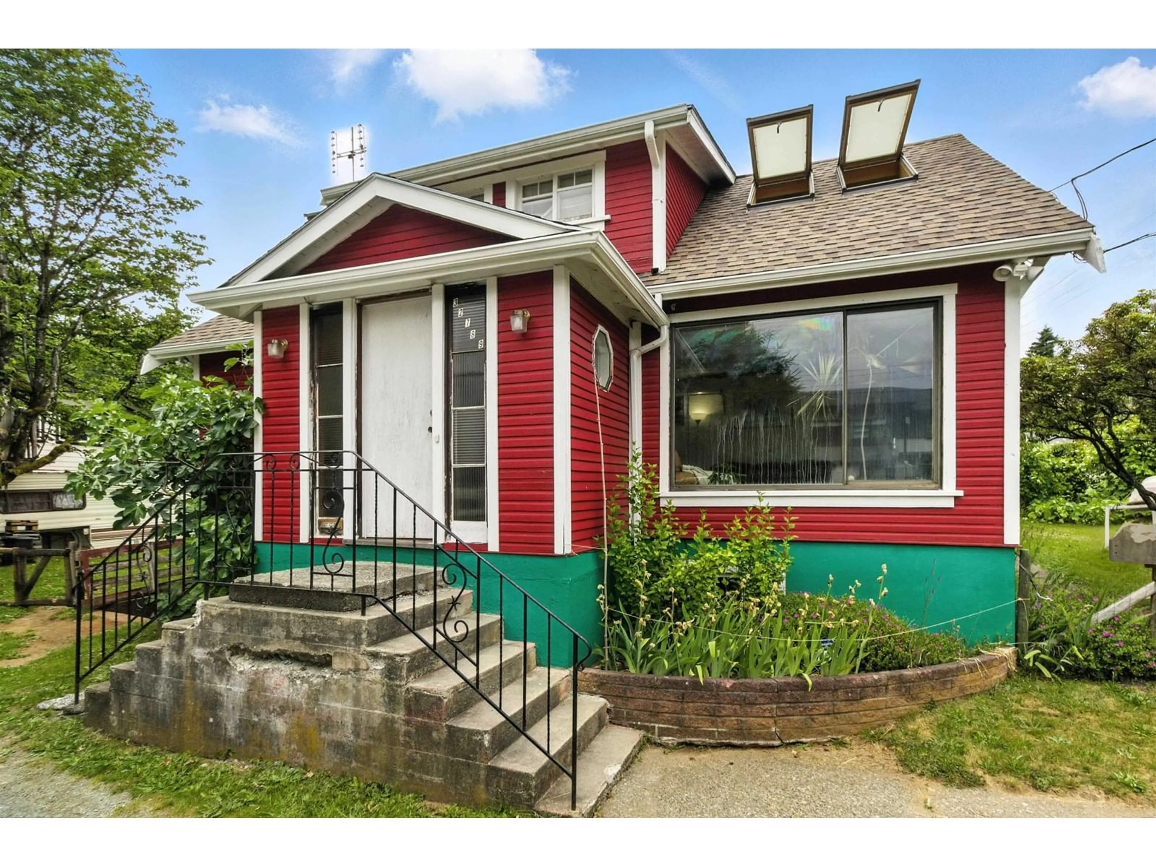 Home with vinyl exterior material, street for 32789 4, Mission British Columbia V2V1R5