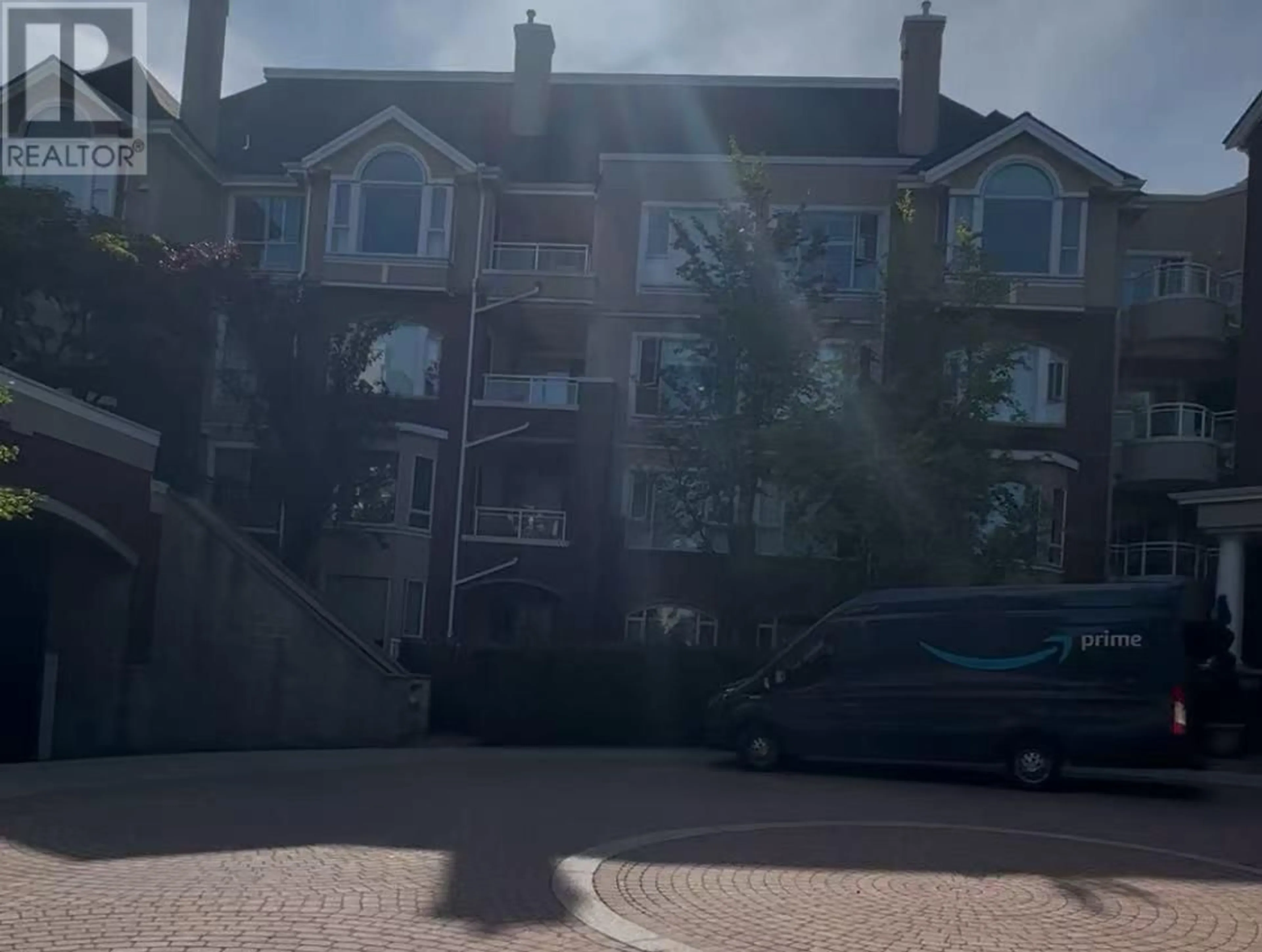 Blurry image for 502 - 5262 OAKMOUNT CRESCENT, Burnaby British Columbia V5H4R7