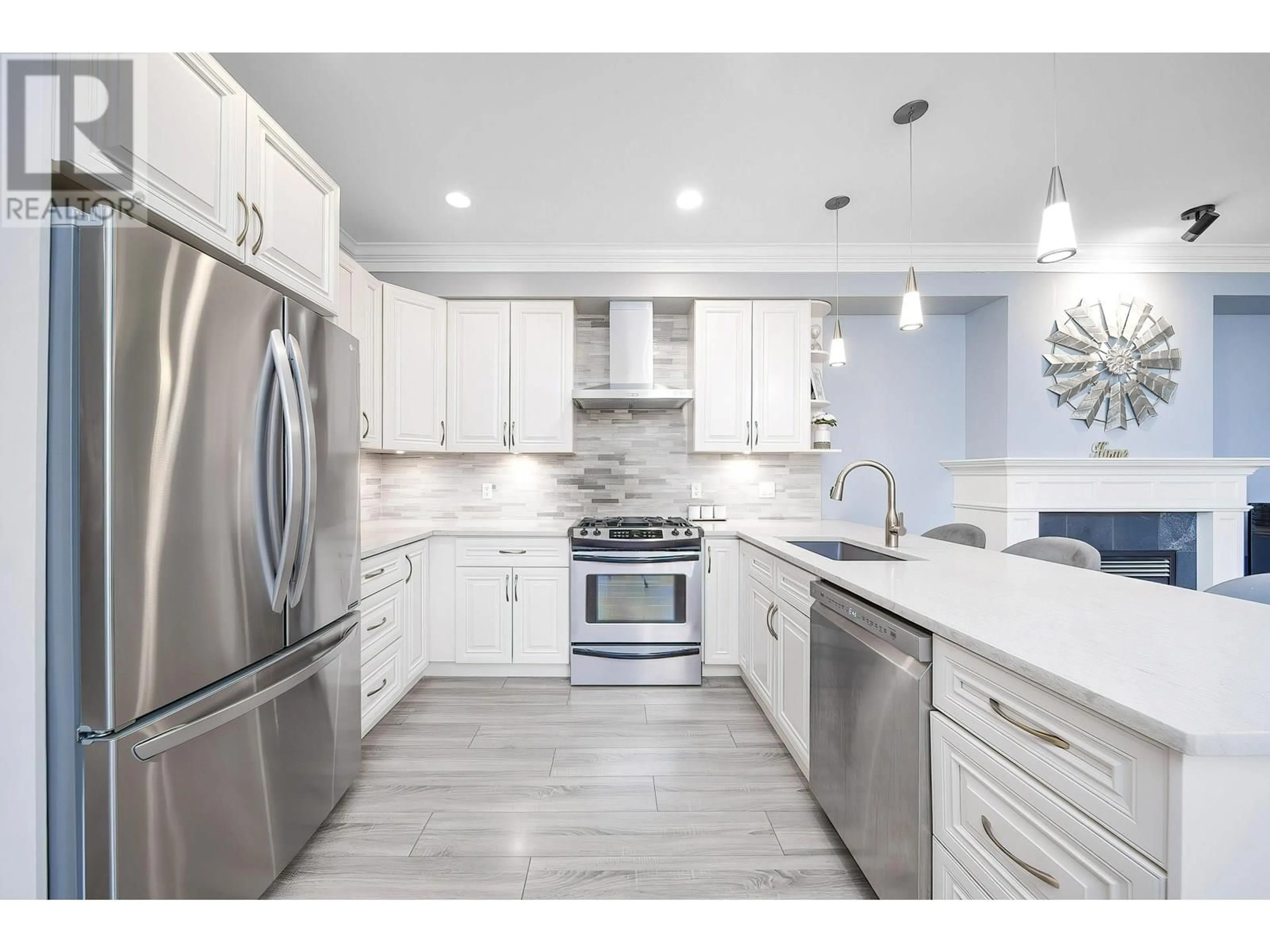 Open concept kitchen, ceramic/tile floor for 5 - 9600 NO. 3 ROAD, Richmond British Columbia V7A1W3
