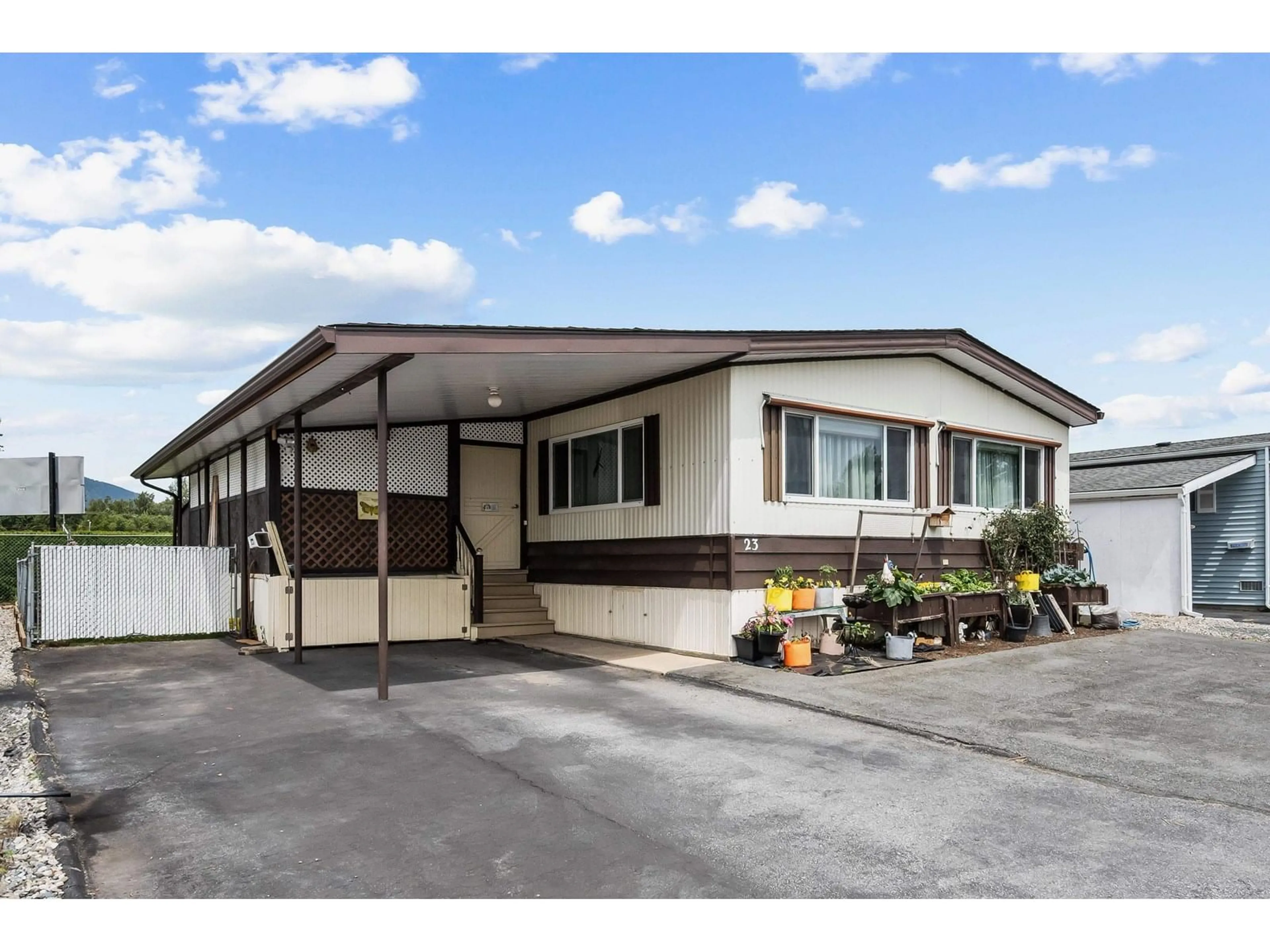 Home with vinyl exterior material, street for 23 - 9055 ASHWELL ROAD, Chilliwack British Columbia V2P7S9