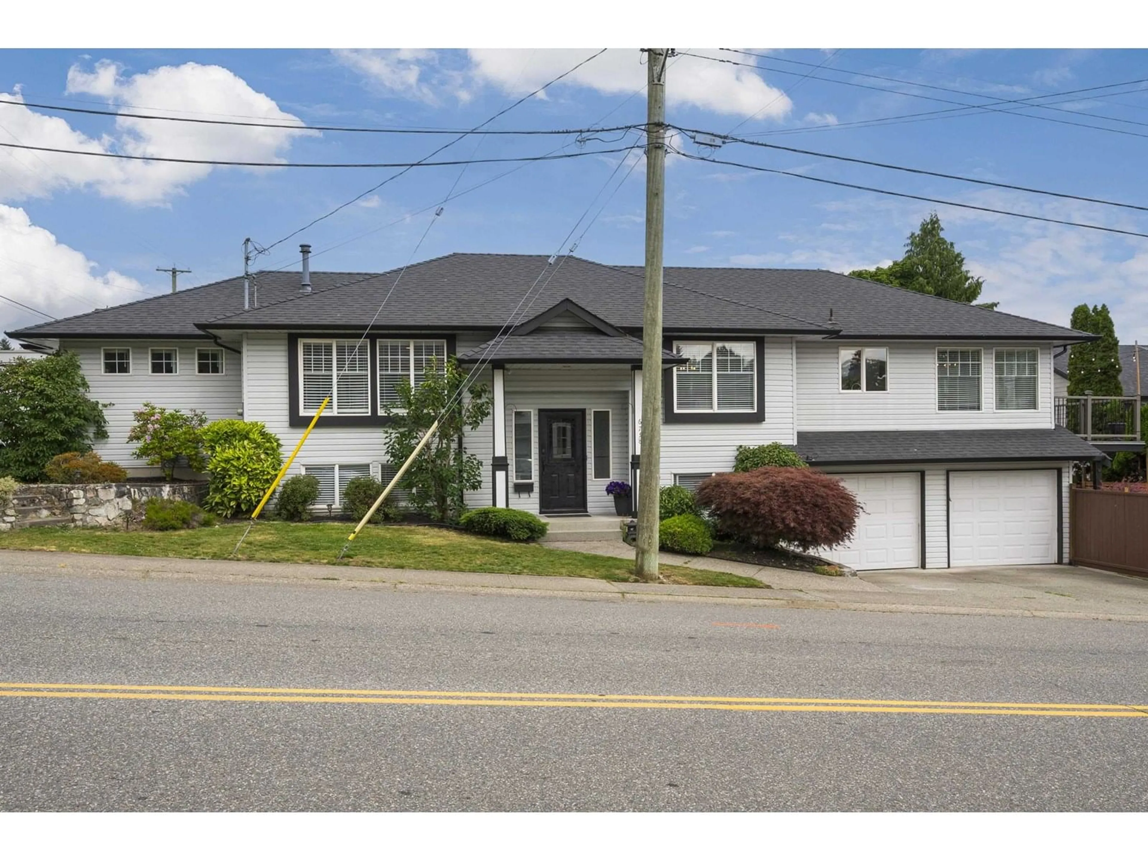 Home with vinyl exterior material, street for 6798 197, Langley British Columbia V2Y1A9