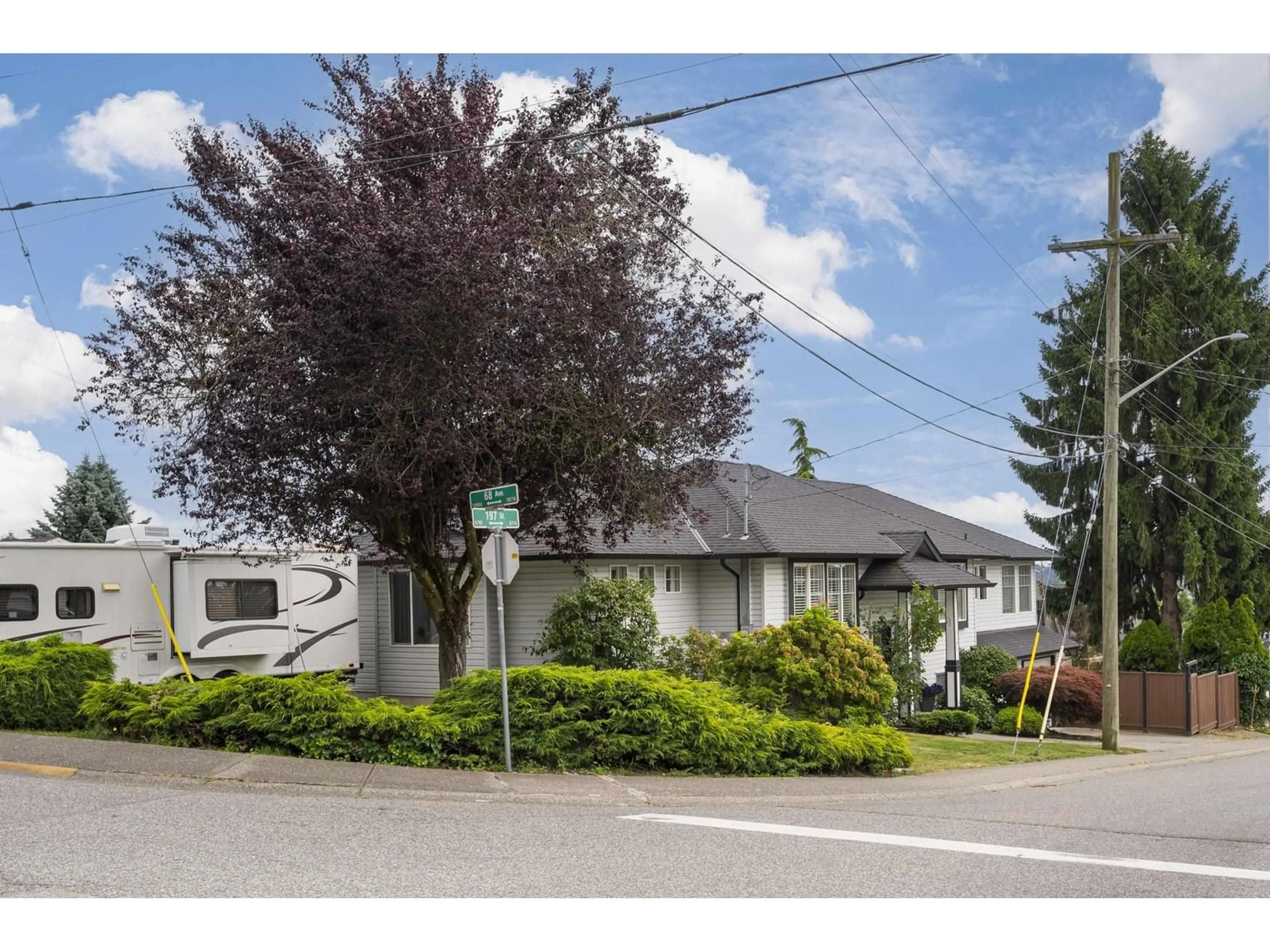 Home with vinyl exterior material, street for 6798 197, Langley British Columbia V2Y1A9