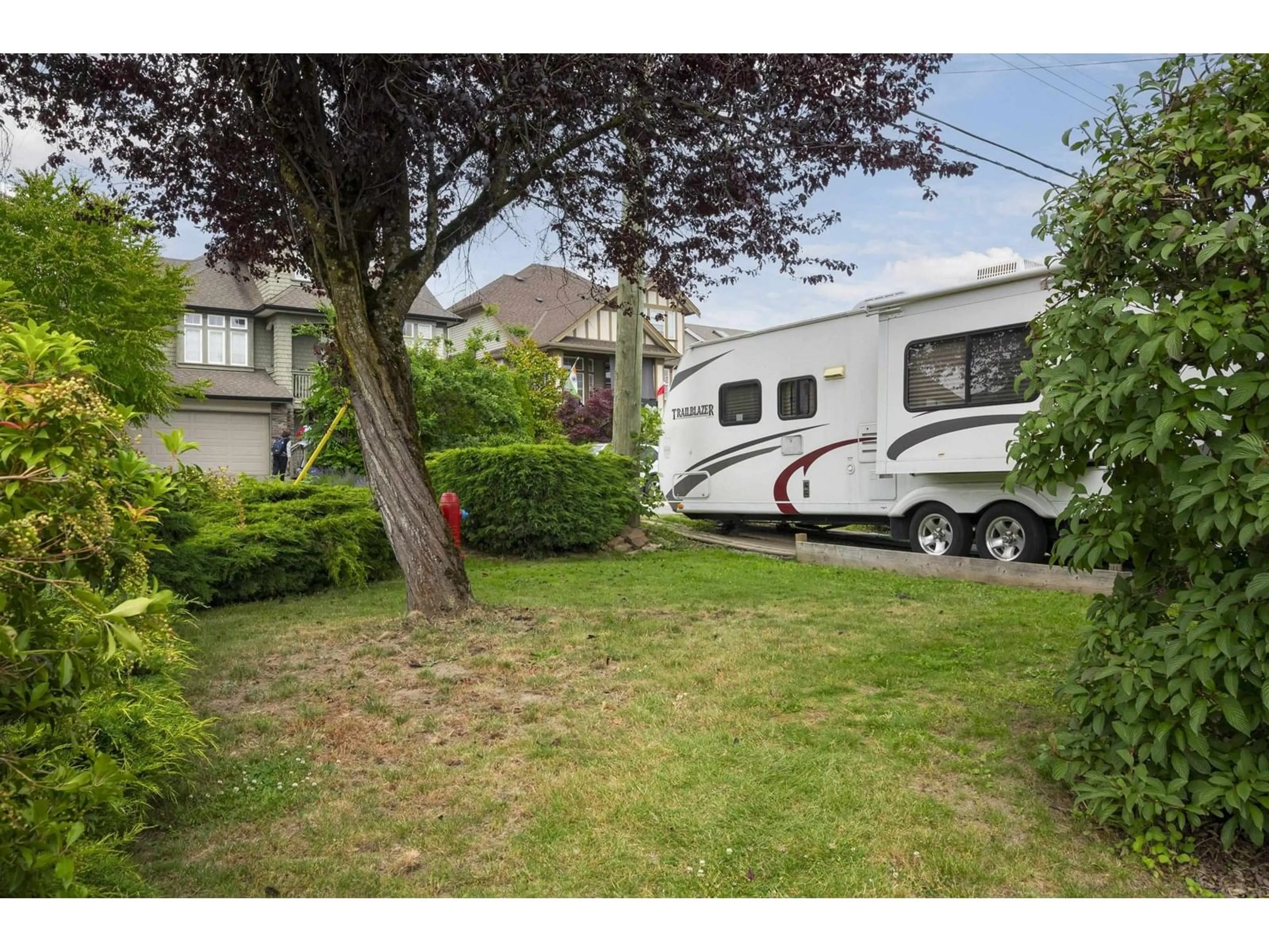A pic from outside/outdoor area/front of a property/back of a property/a pic from drone, street for 6798 197, Langley British Columbia V2Y1A9