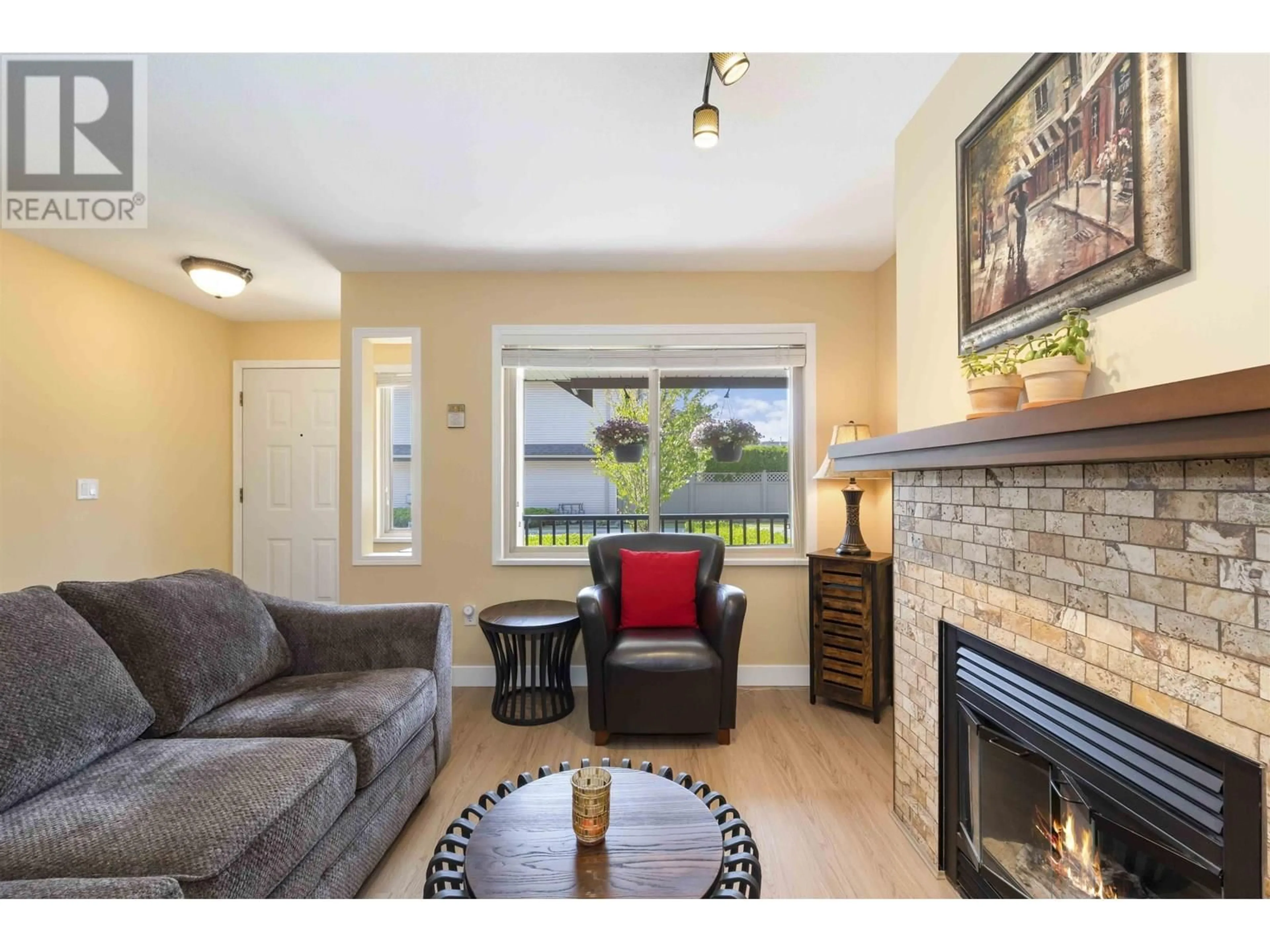 Living room with furniture, wood/laminate floor for 11 - 11860 210 STREET, Maple Ridge British Columbia V2X8A3