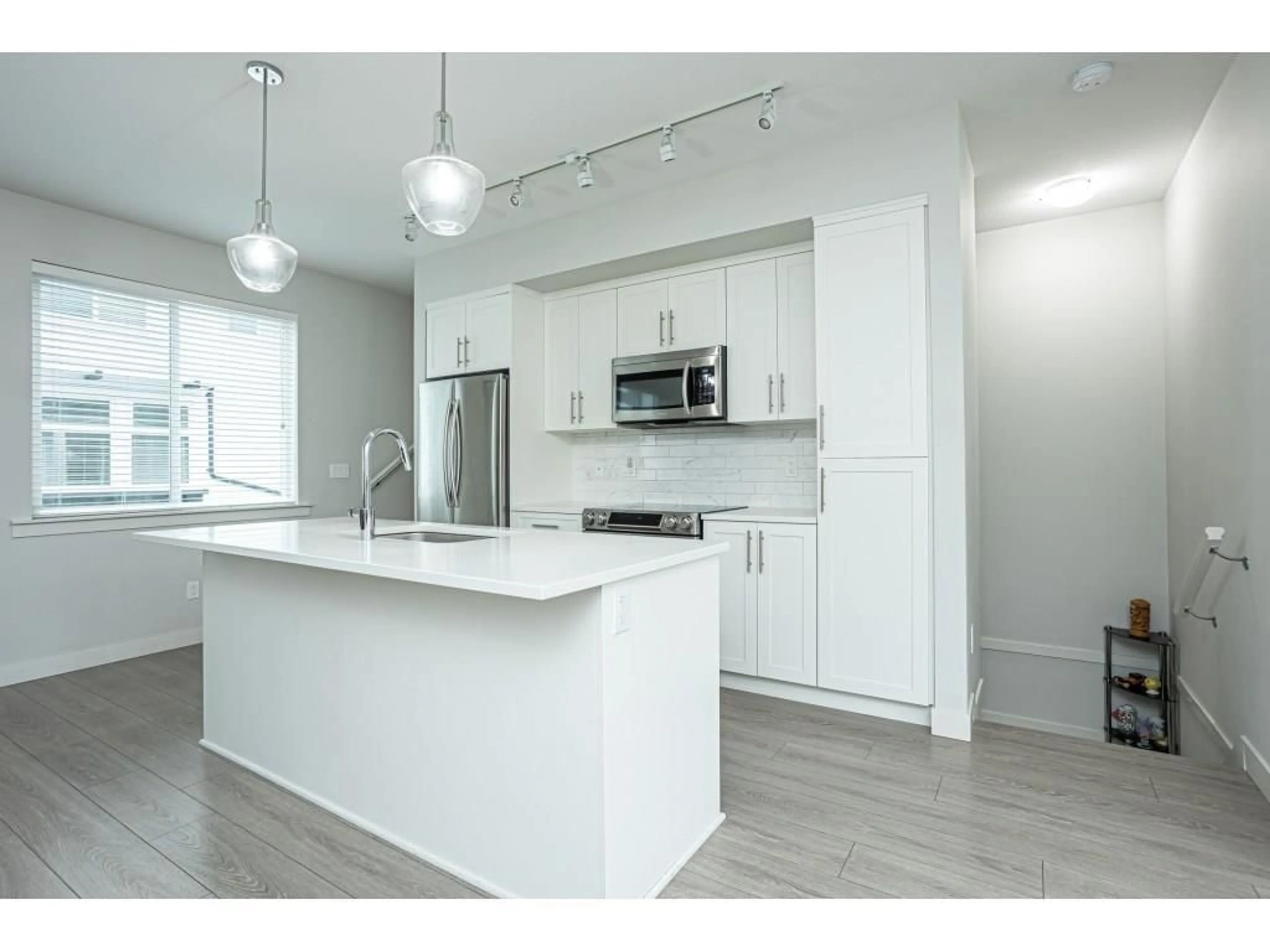 Open concept kitchen, unknown for 130 - 6030 142, Surrey British Columbia V3X0J5
