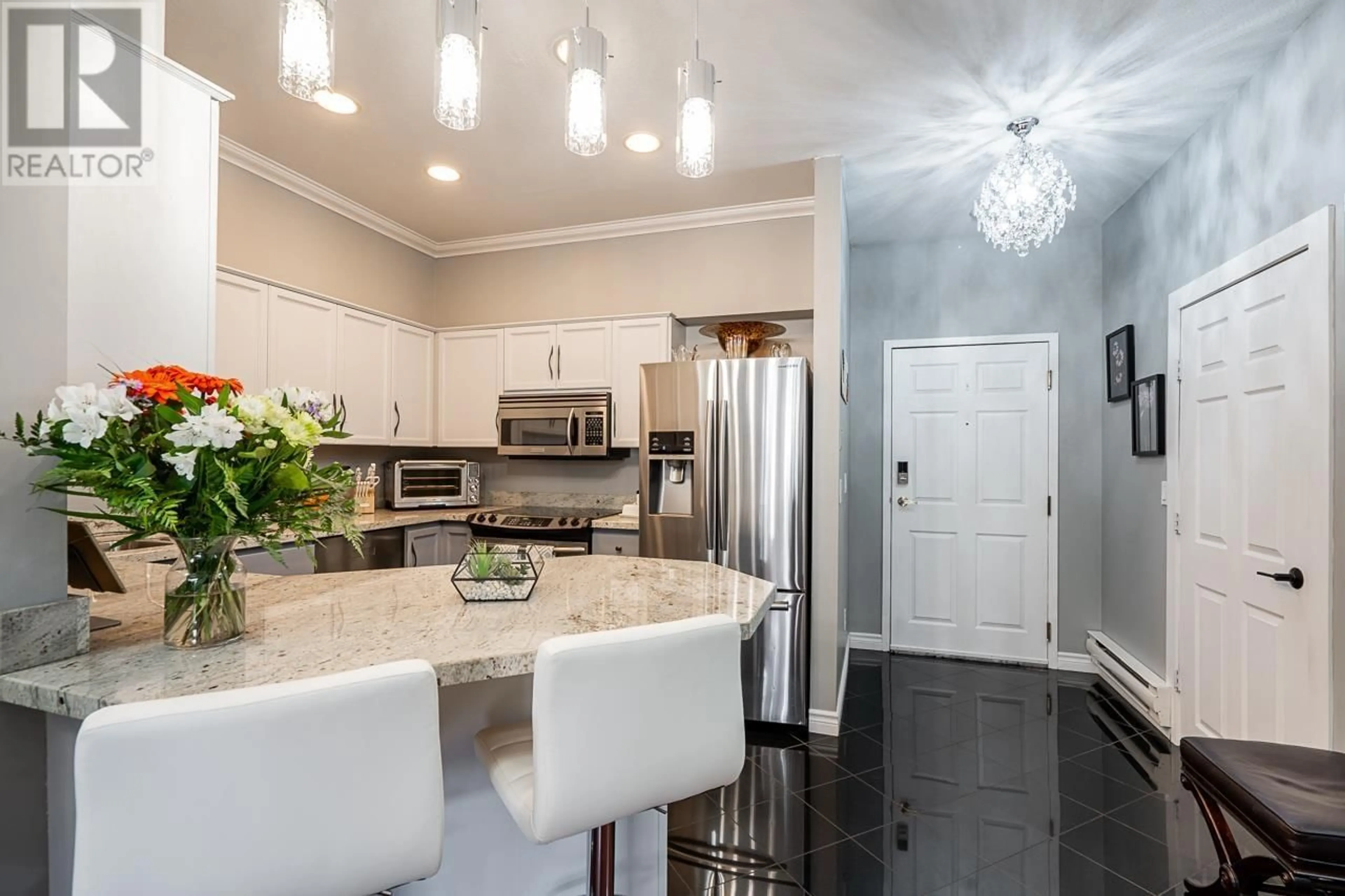 Open concept kitchen, ceramic/tile floor for 210 - 25 RICHMOND STREET, New Westminster British Columbia V3L5P9