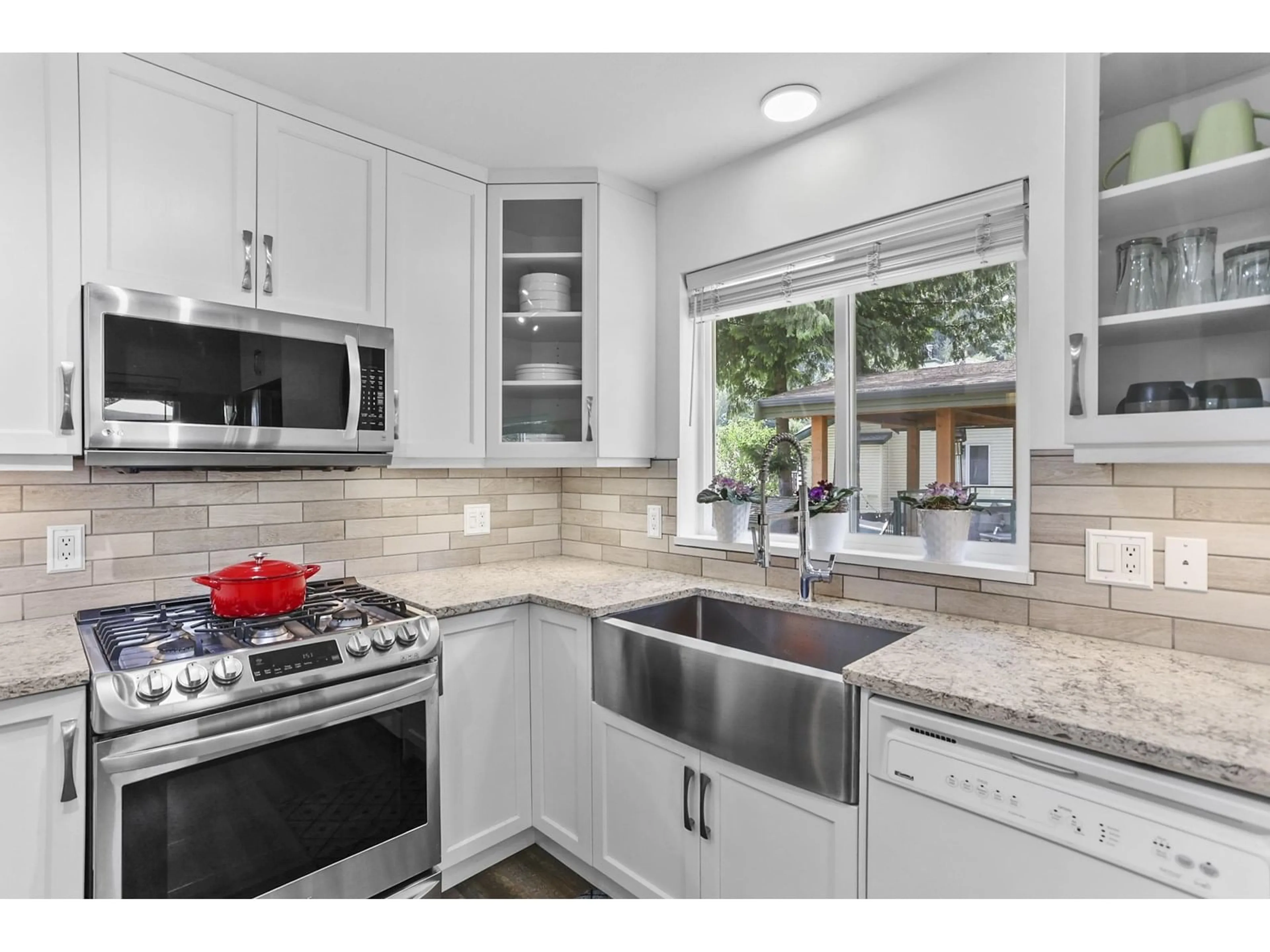 Open concept kitchen, ceramic/tile floor for 62 - 14600 MORRIS VALLEY, Mission British Columbia V0M1A1