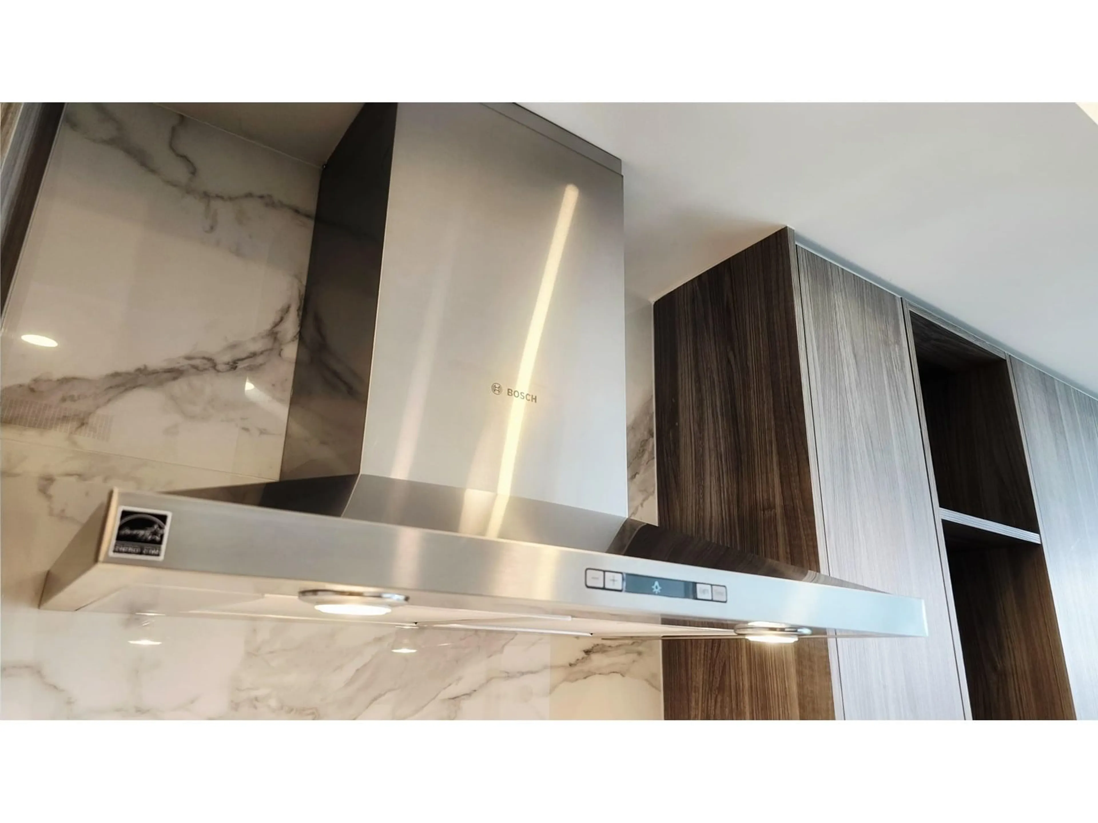 Contemporary kitchen, unknown for 1904 - 13768 100, Surrey British Columbia V3T0V2