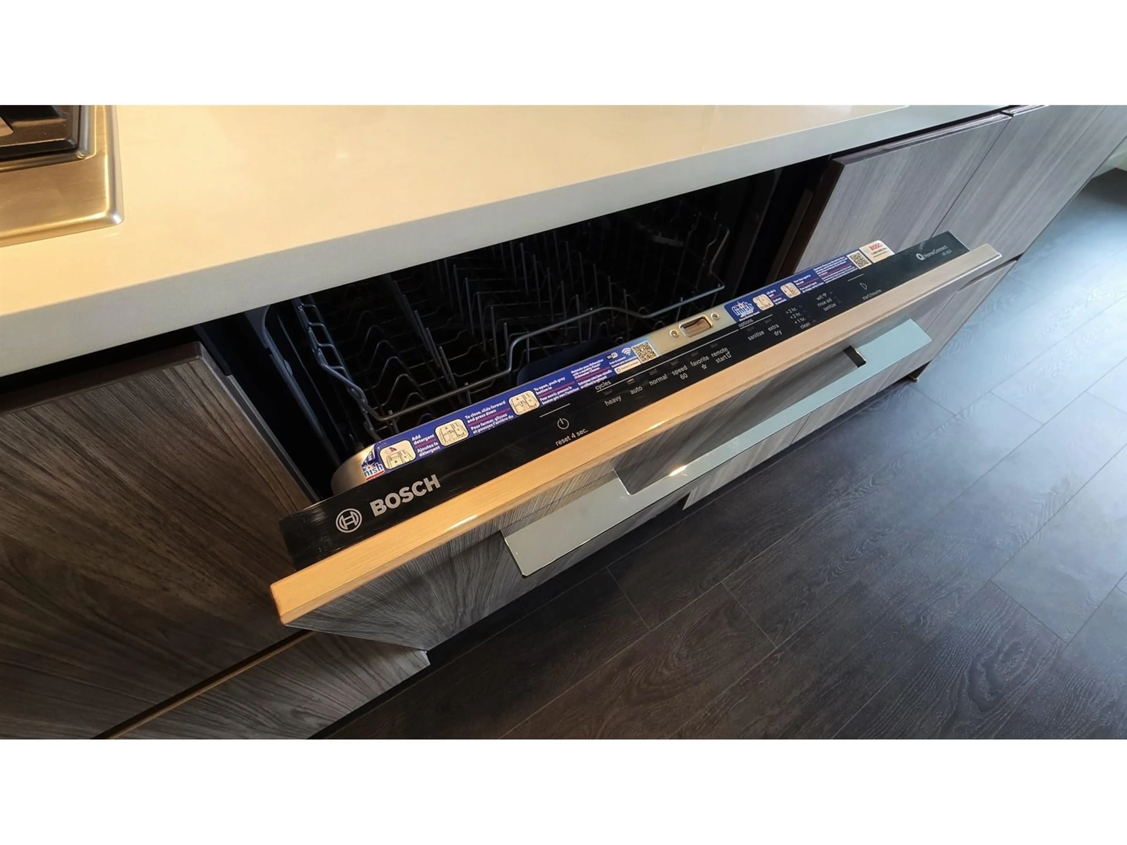Contemporary kitchen, wood/laminate floor for 1904 - 13768 100, Surrey British Columbia V3T0V2