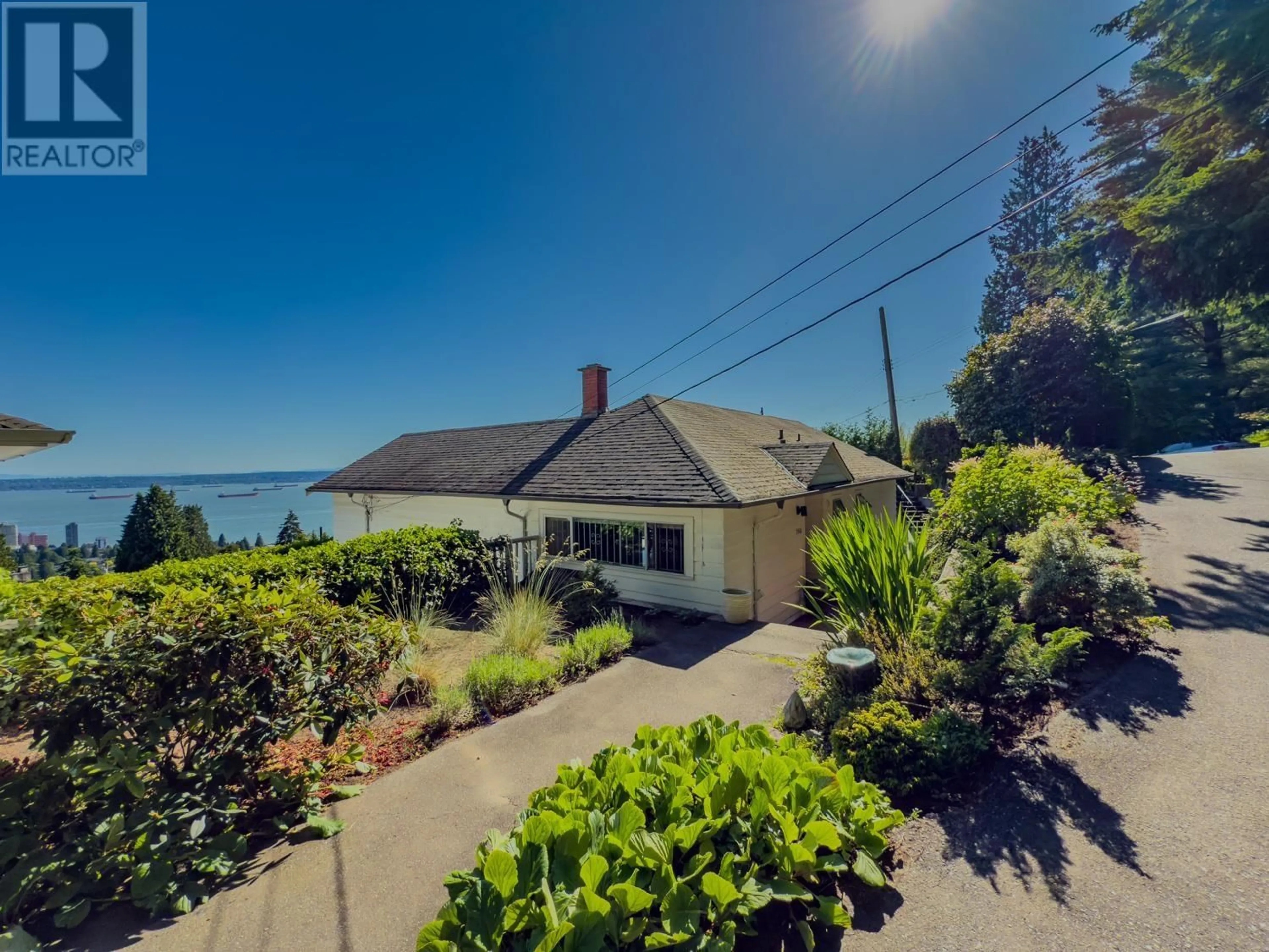 A pic from outside/outdoor area/front of a property/back of a property/a pic from drone, water/lake/river/ocean view for 1960 ORCHARD WAY, West Vancouver British Columbia V7V4G3