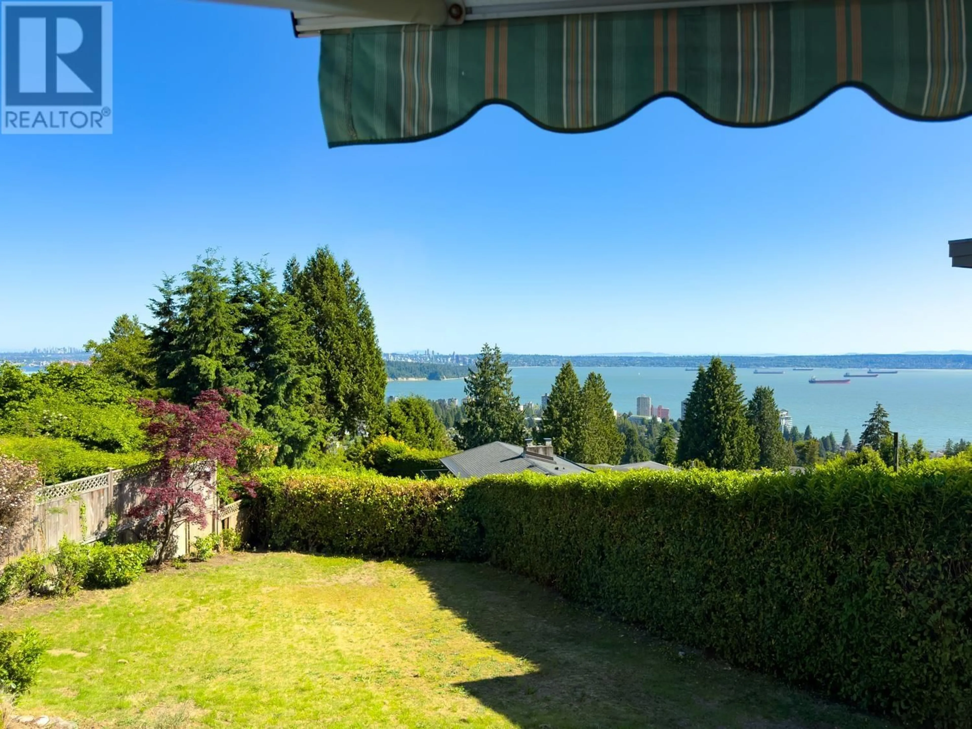 A pic from outside/outdoor area/front of a property/back of a property/a pic from drone, water/lake/river/ocean view for 1960 ORCHARD WAY, West Vancouver British Columbia V7V4G3