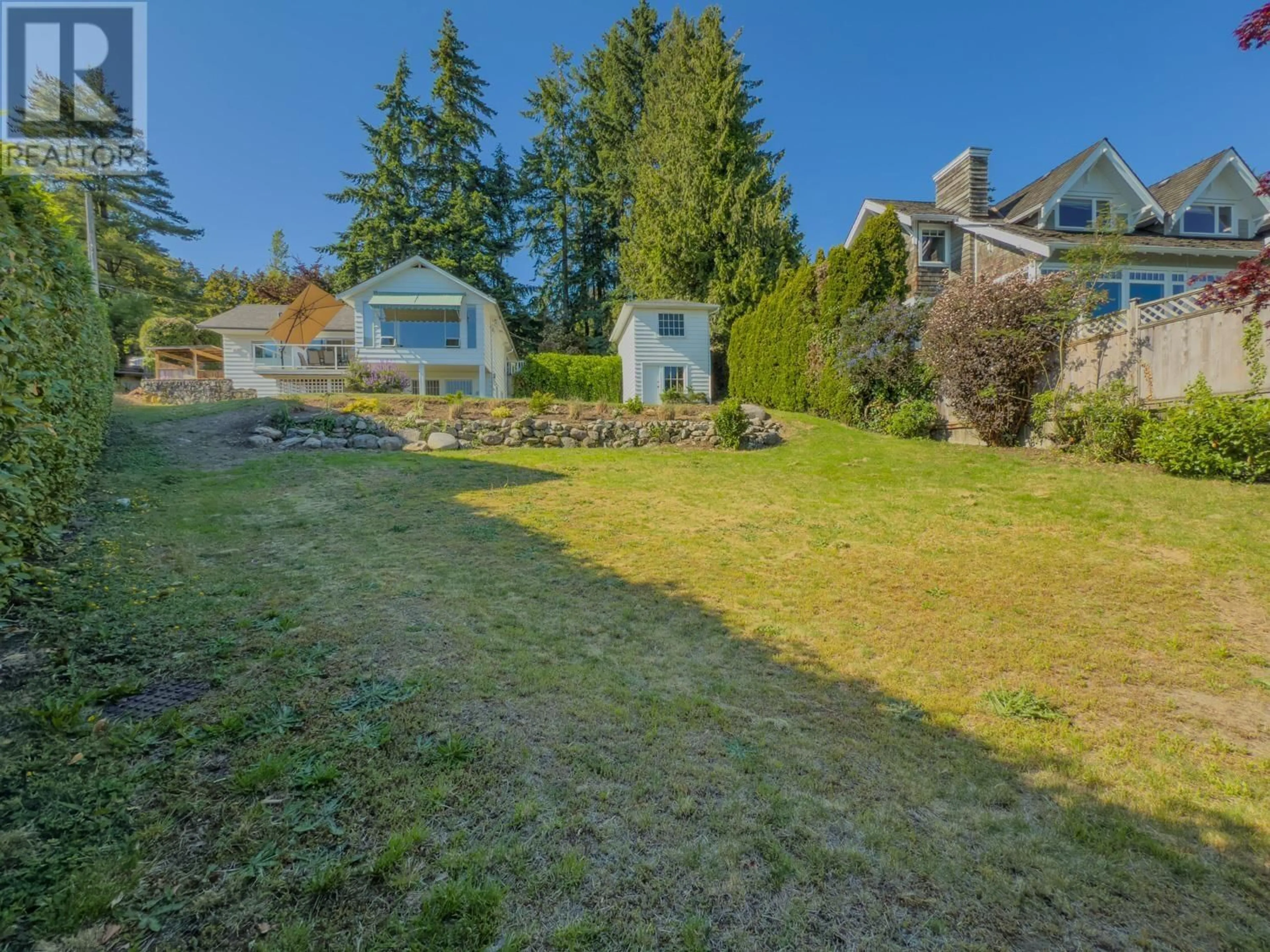 A pic from outside/outdoor area/front of a property/back of a property/a pic from drone, water/lake/river/ocean view for 1960 ORCHARD WAY, West Vancouver British Columbia V7V4G3