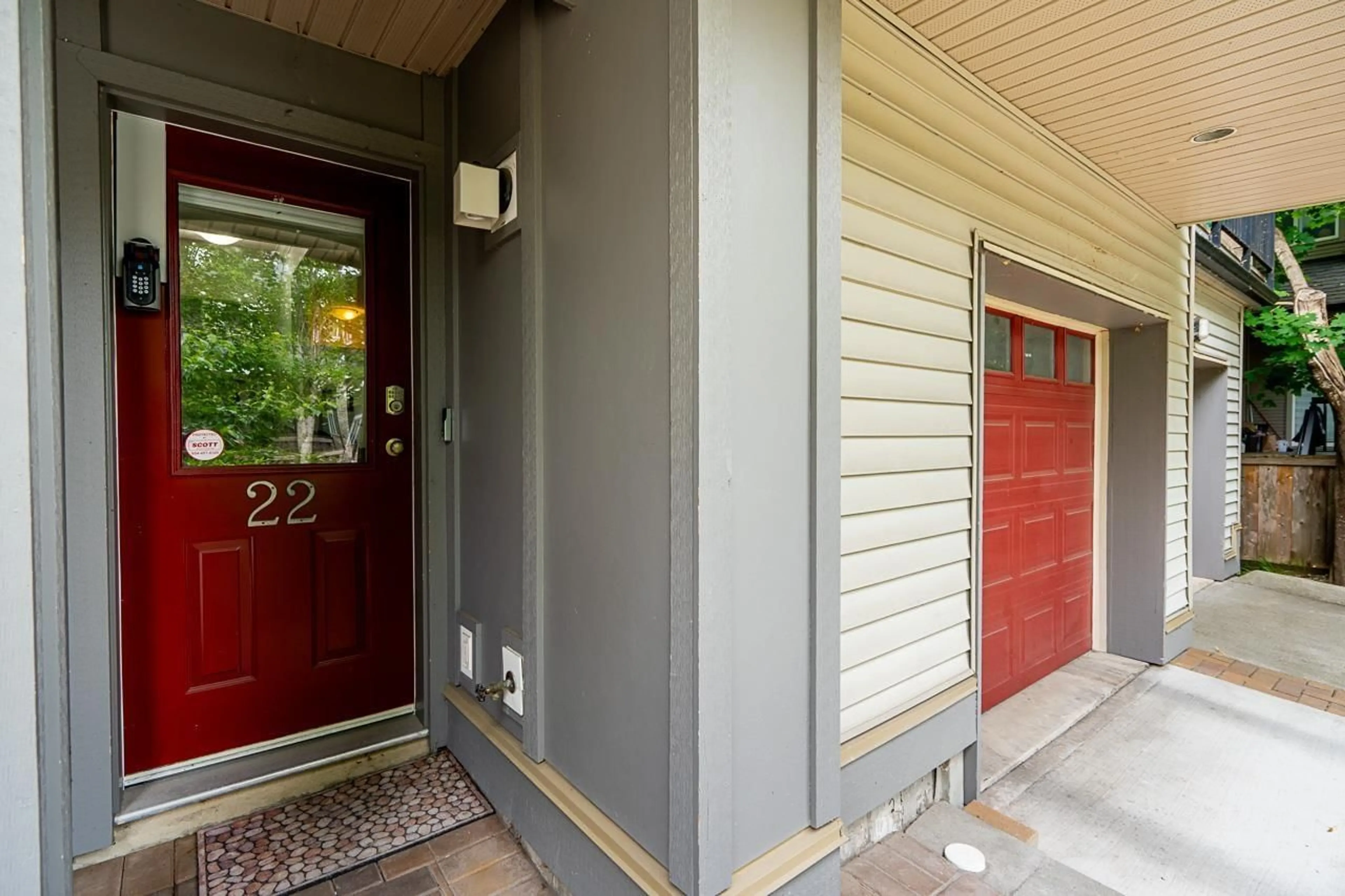 Indoor entryway for 22 - 6033 168, Surrey British Columbia V3S3X7