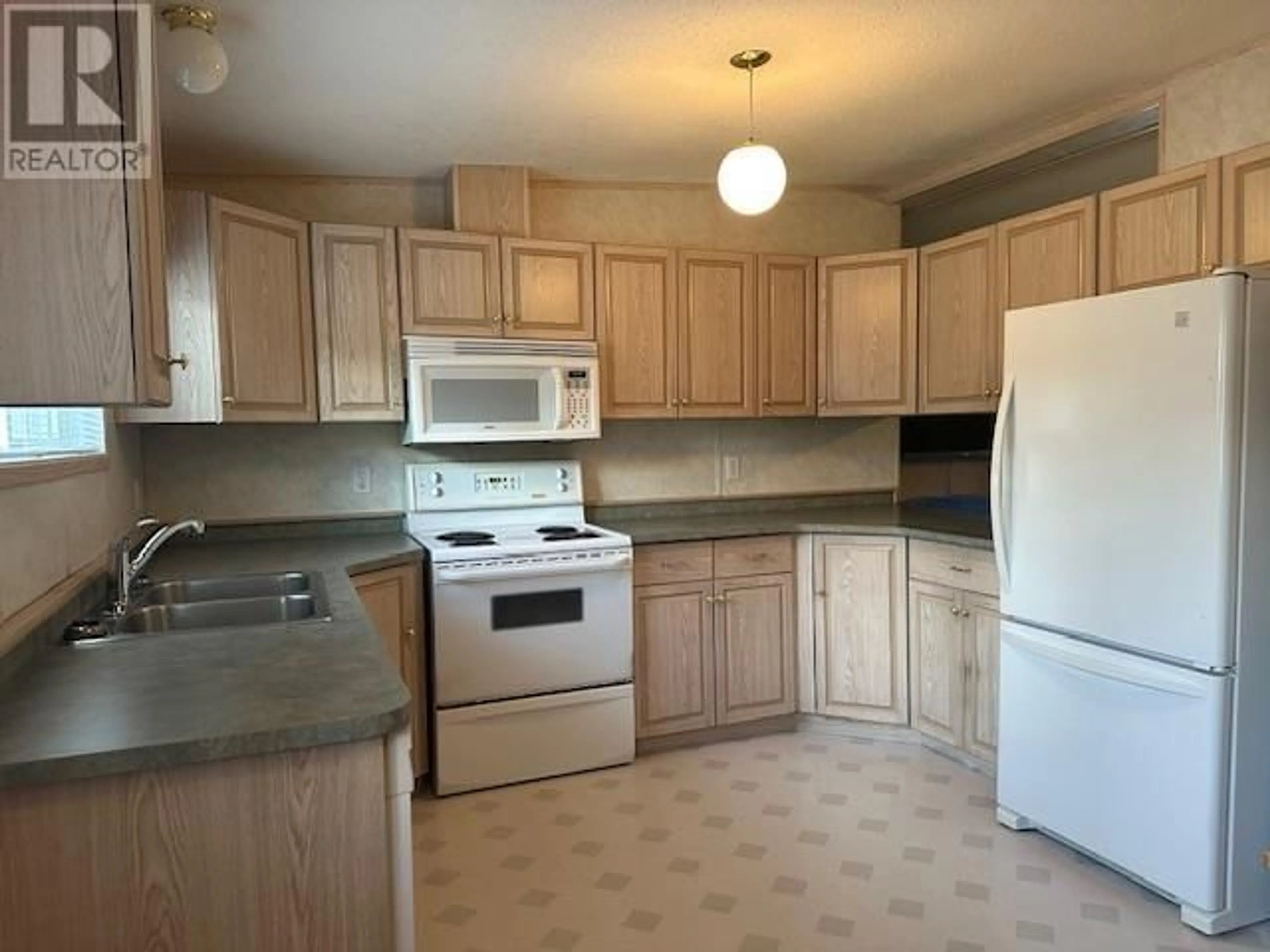 Standard kitchen, unknown for 42 - 1400 WESTERN AVENUE, Williams Lake British Columbia V2G4S6