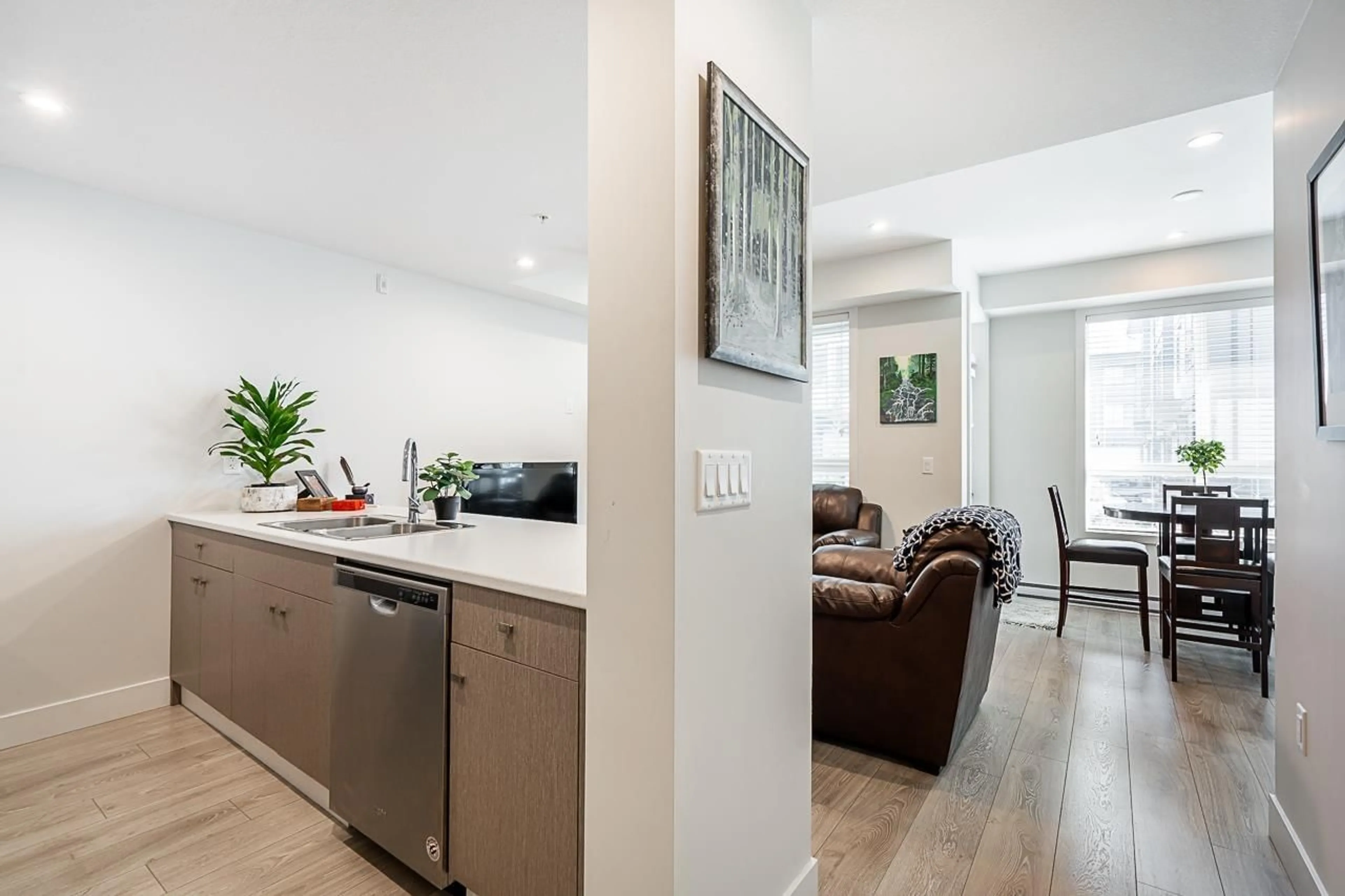 Open concept kitchen, unknown for 111 - 1516 MCCALLUM, Abbotsford British Columbia V2S0L9