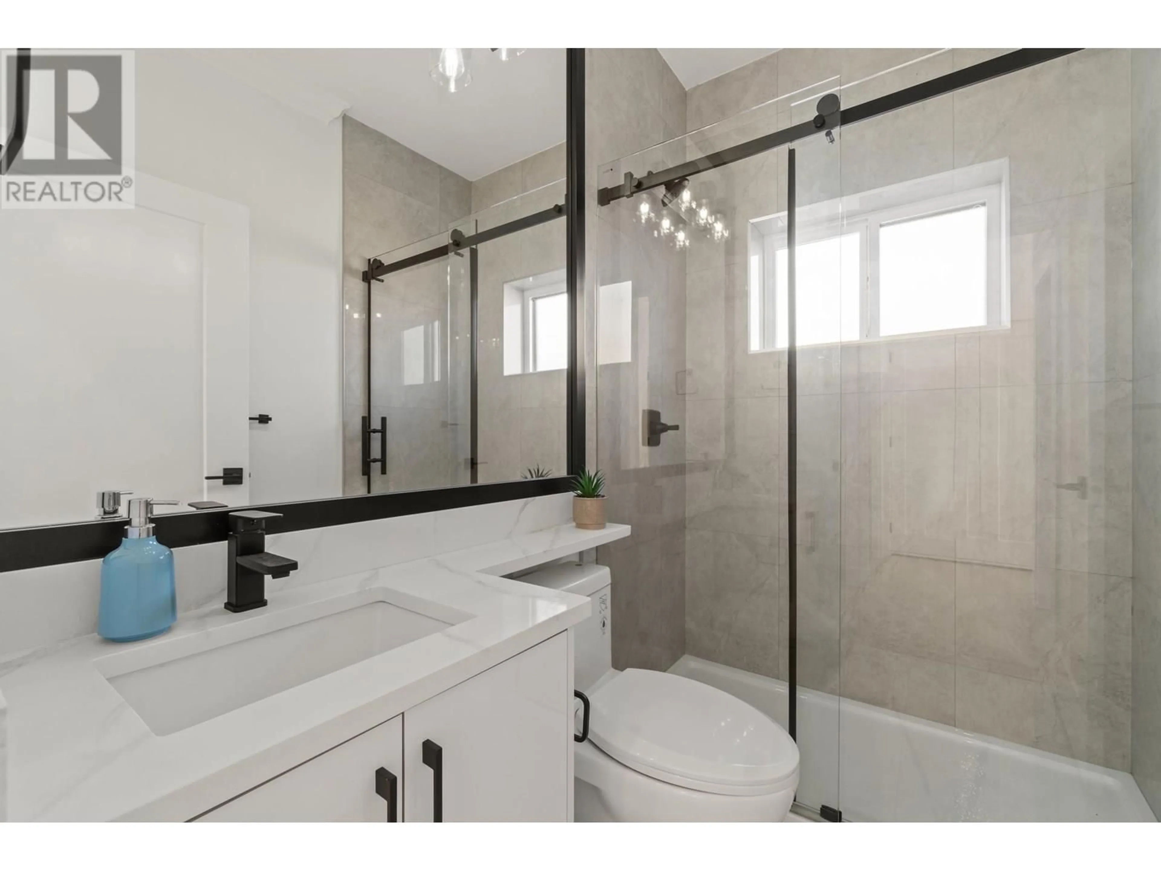 Standard bathroom, ceramic/tile floor for 5577 STAMFORD STREET, Vancouver British Columbia V5R4K6