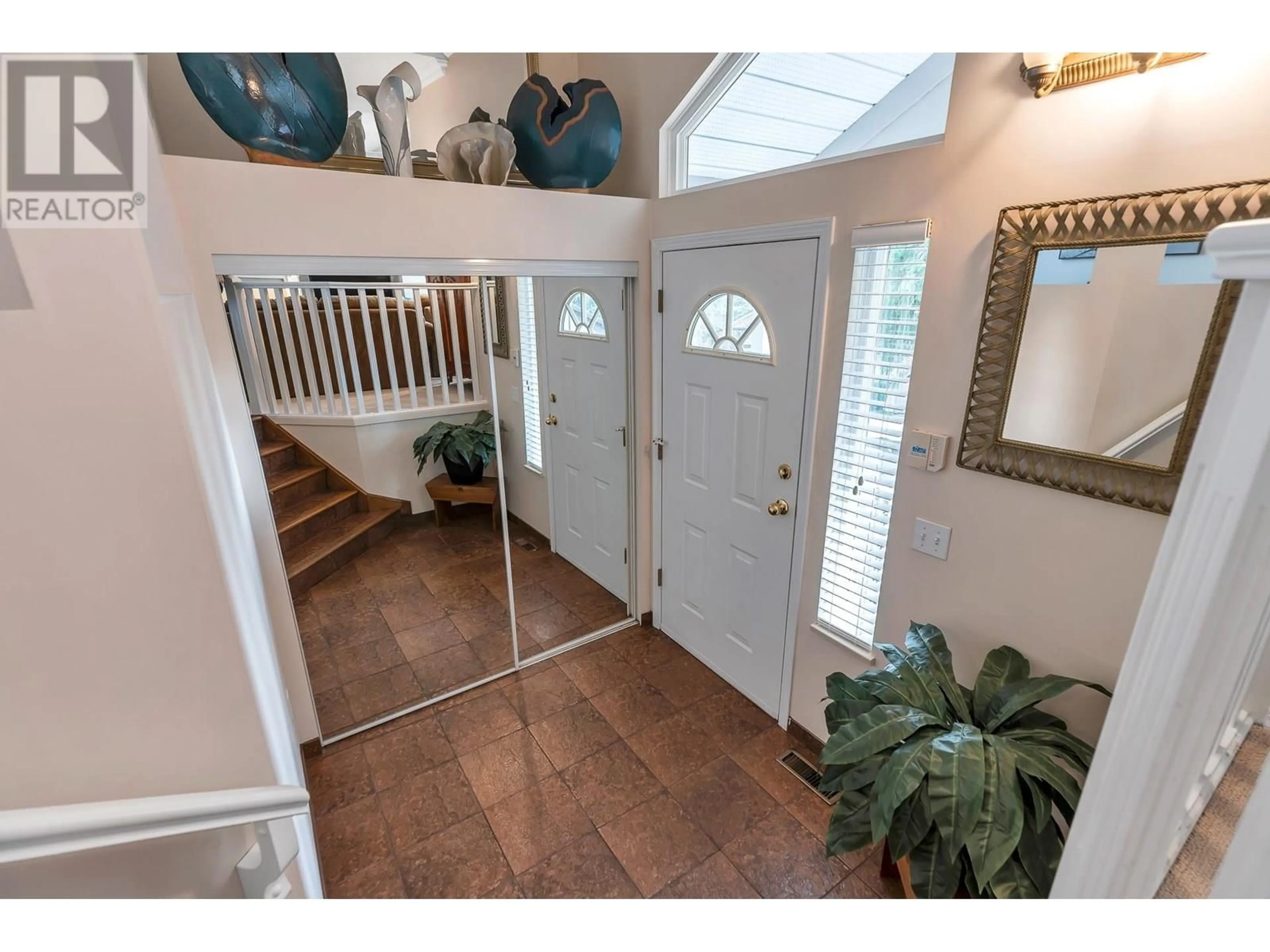 Indoor entryway for 41 - 101 PARKSIDE DRIVE, Port Moody British Columbia V3H4W6