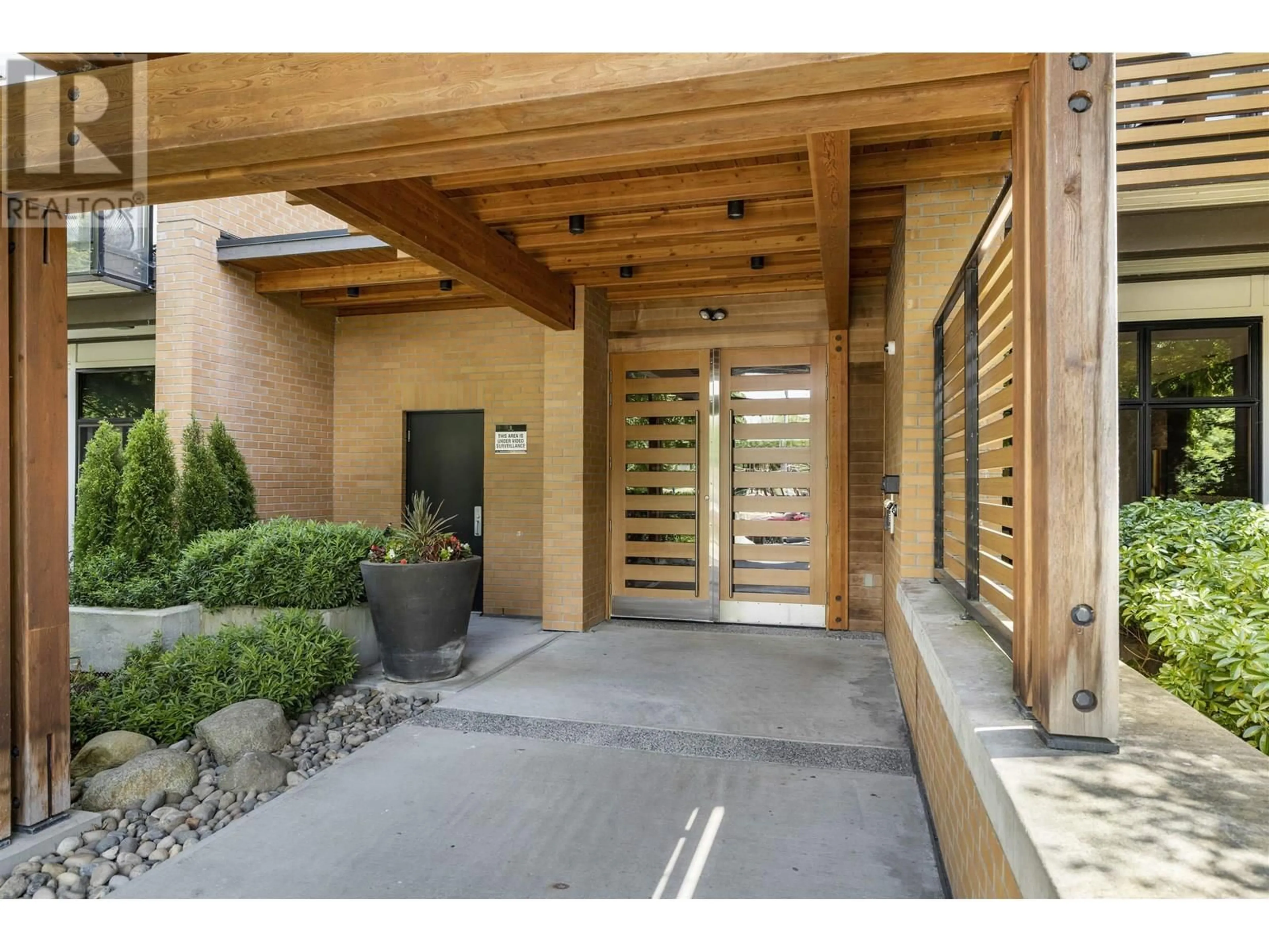 Indoor entryway for 412 - 220 SALTER STREET, New Westminster British Columbia V3M0H4