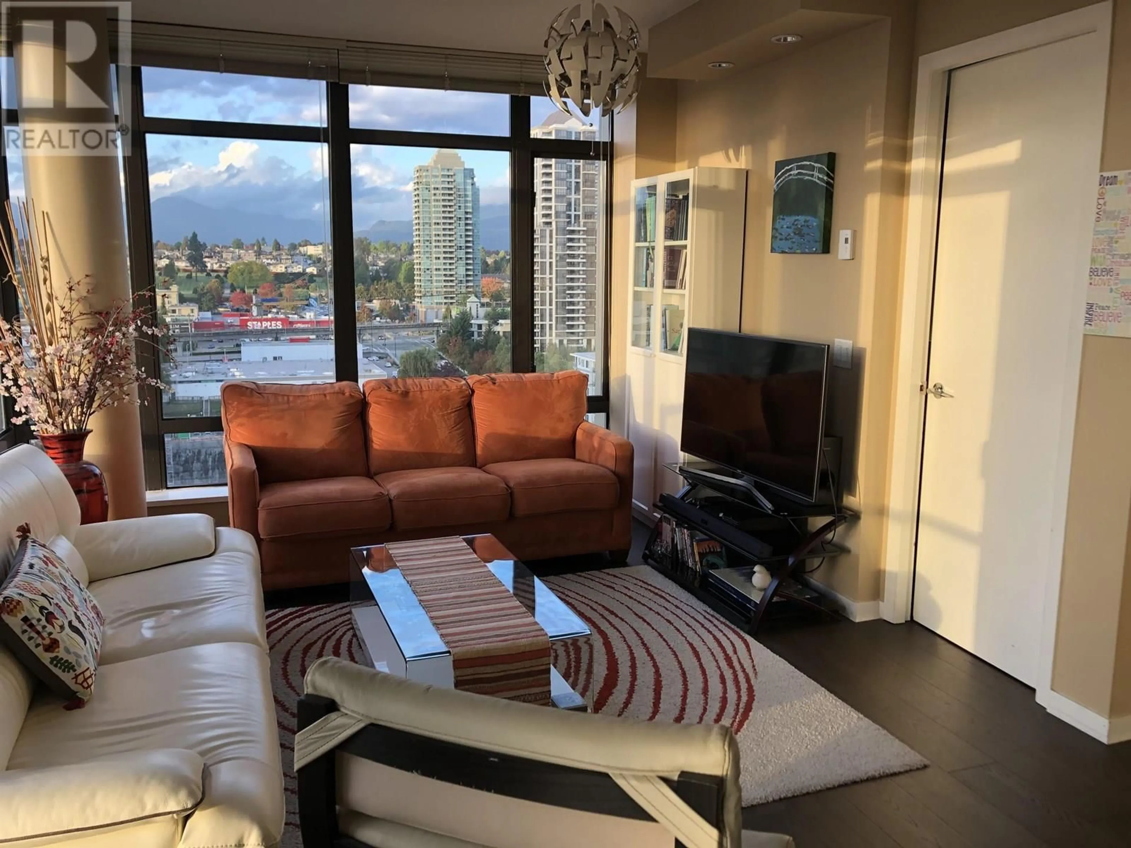 Living room with furniture, unknown for 1604 - 2355 MADISON AVENUE, Burnaby British Columbia V5C0B3