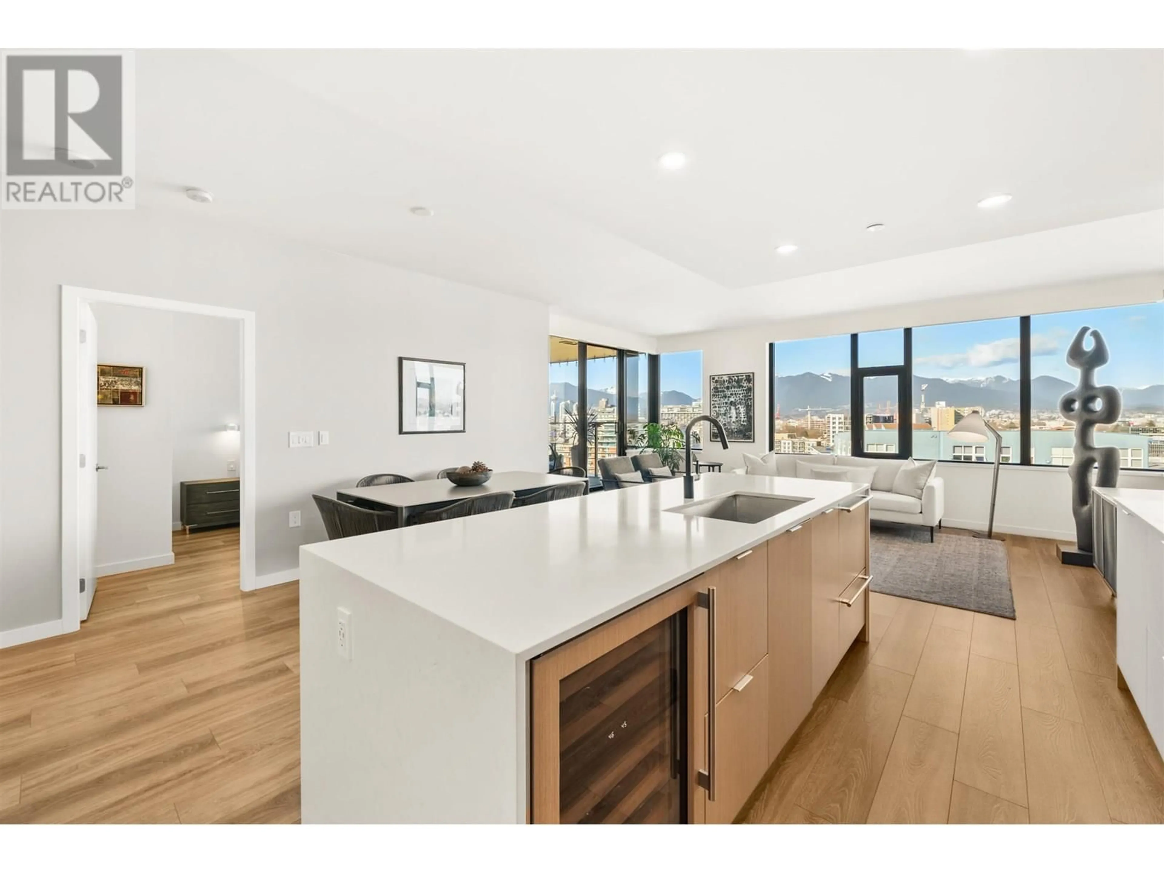 Open concept kitchen, unknown for 709 - 210 5TH AVENUE, Vancouver British Columbia V5T0K1