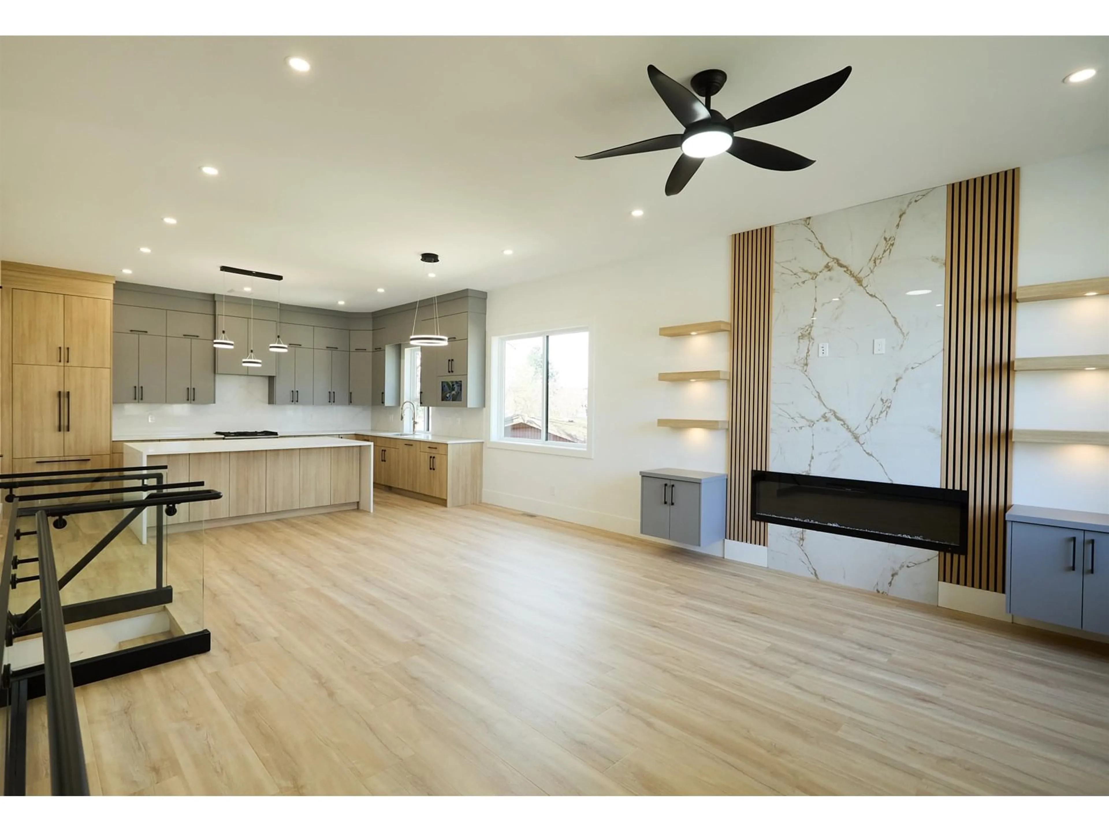 Open concept kitchen, unknown for 2 - 20251 98, Langley British Columbia V1M3E4