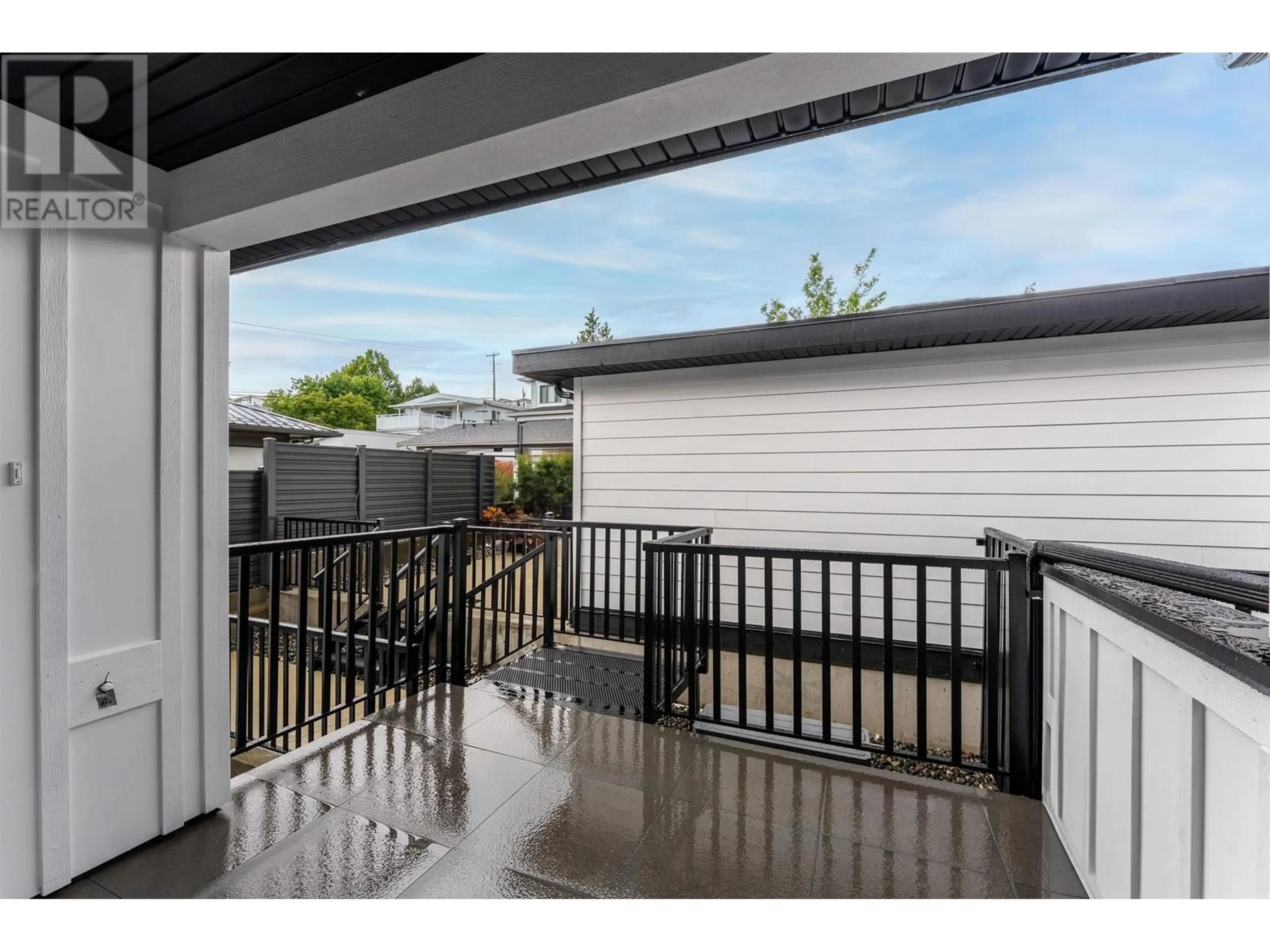 Patio, street for 4917 VENABLES STREET, Burnaby British Columbia V5B1X8