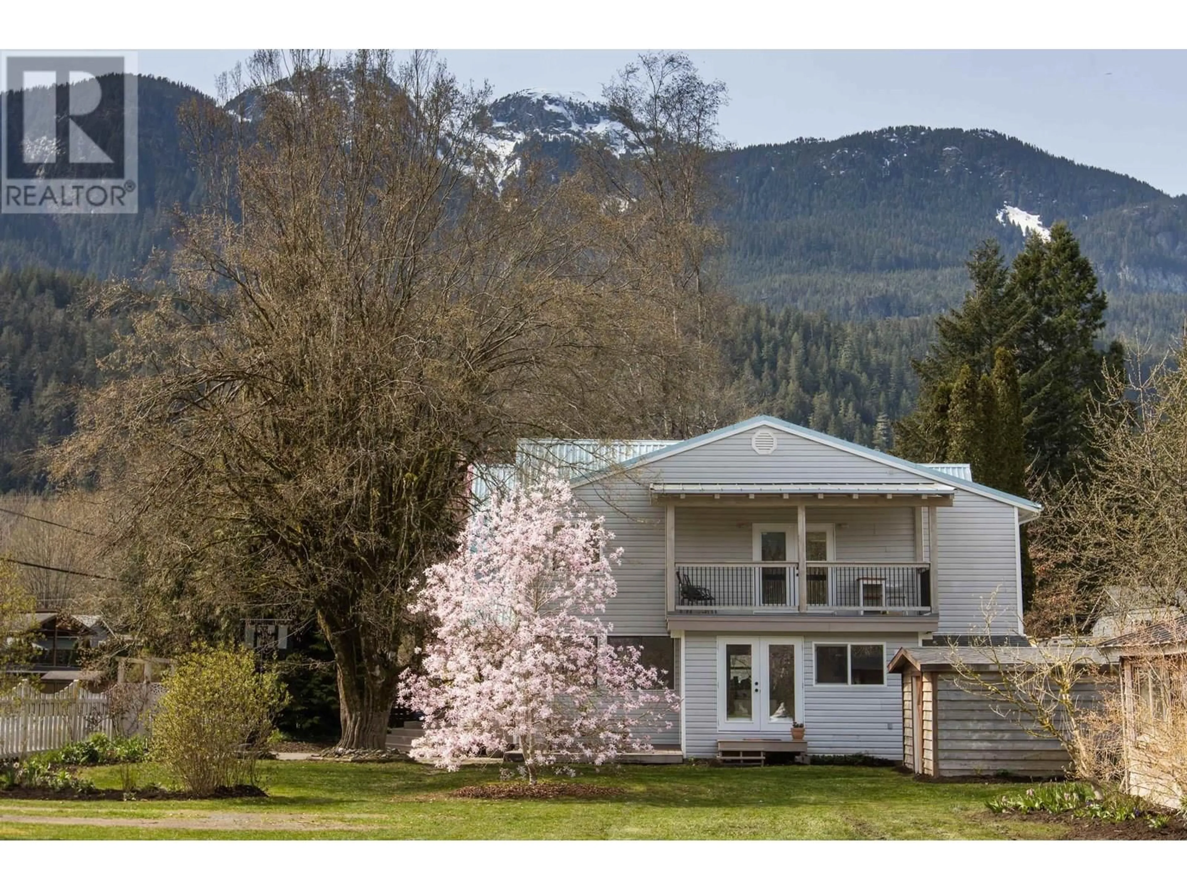 A pic from outside/outdoor area/front of a property/back of a property/a pic from drone, mountain view for 1155 JUDD ROAD, Squamish British Columbia V0N1H0