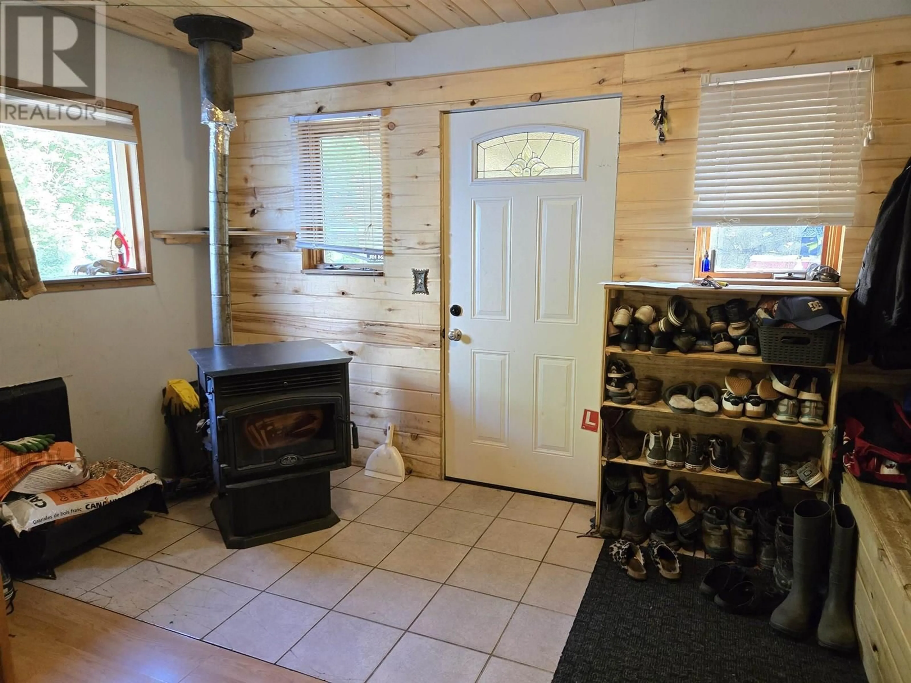 Indoor entryway for 32585 GRANT ROAD, Prince George British Columbia V2N5Z7