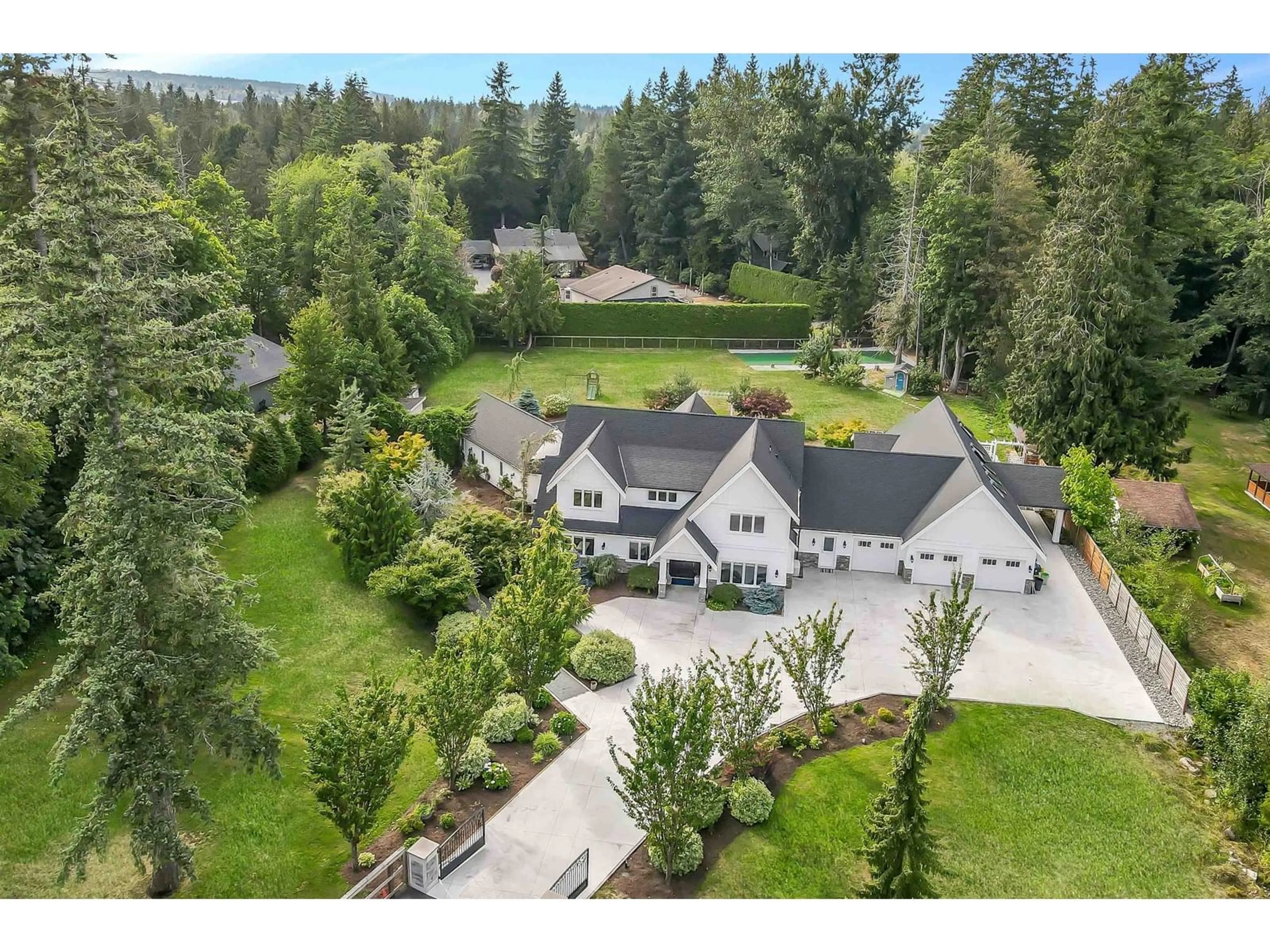 A pic from outside/outdoor area/front of a property/back of a property/a pic from drone, mountain view for 20053 FERNRIDGE, Langley British Columbia V2Z1X5