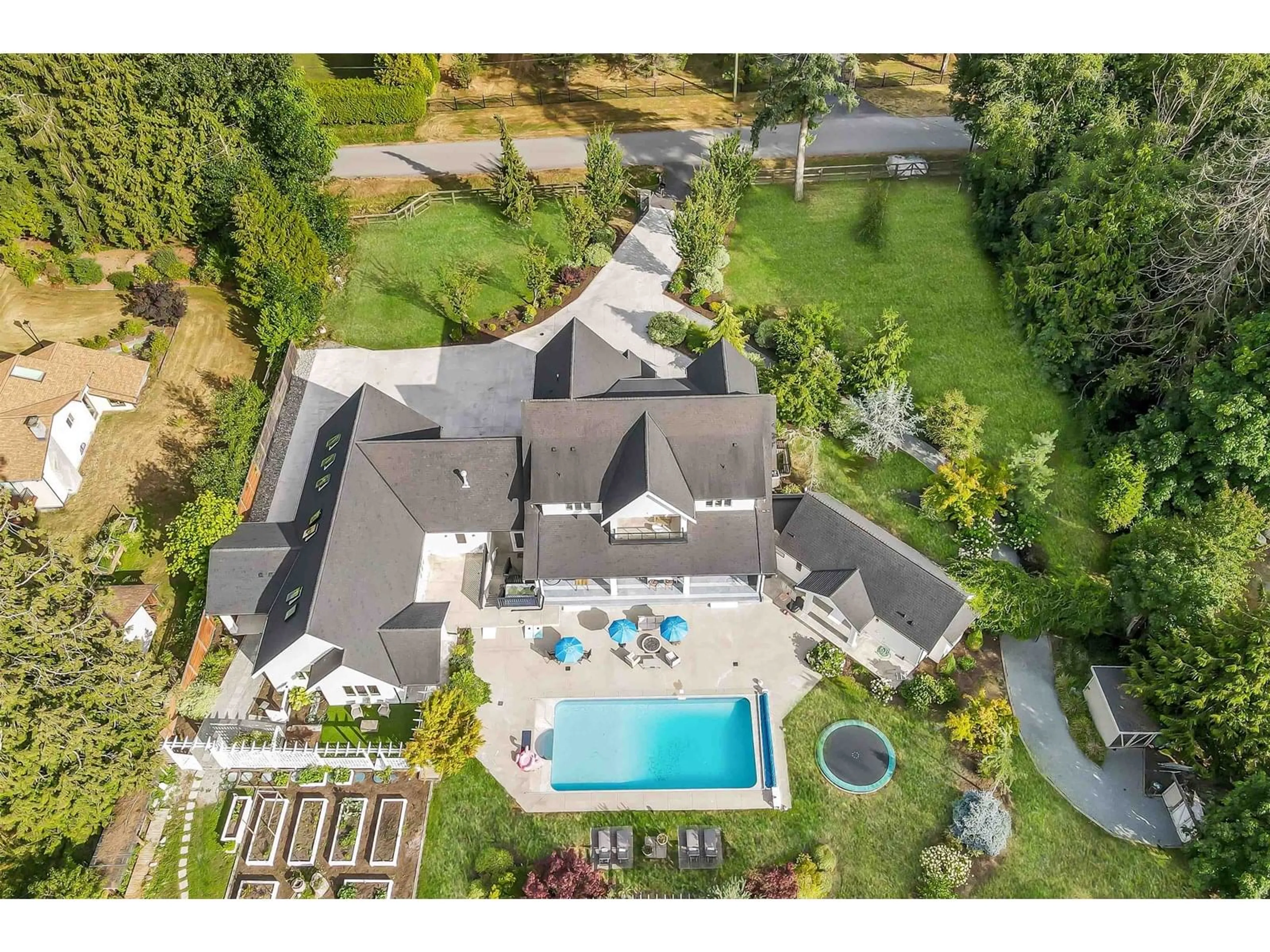 A pic from outside/outdoor area/front of a property/back of a property/a pic from drone, mountain view for 20053 FERNRIDGE, Langley British Columbia V2Z1X5