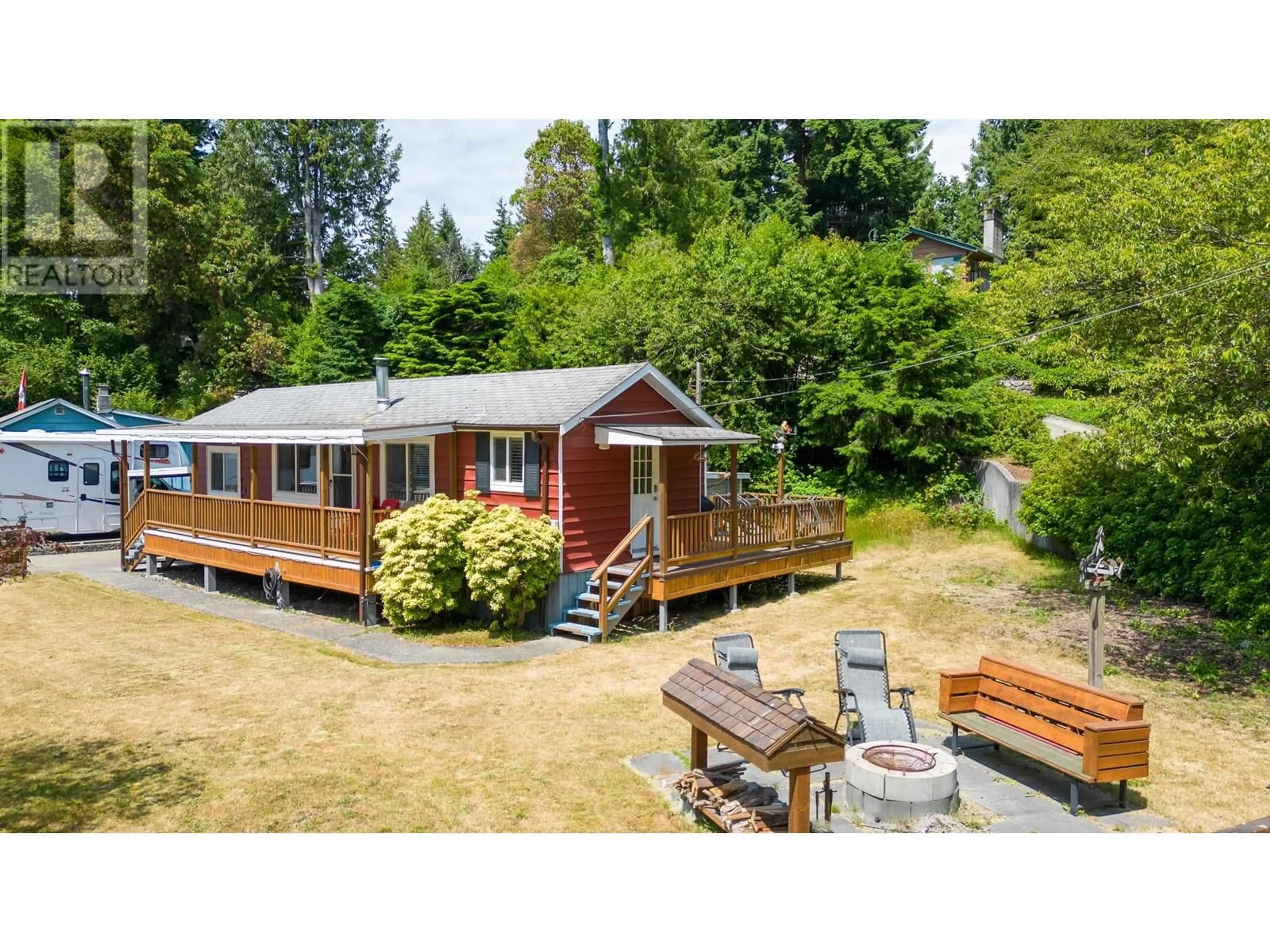A pic from outside/outdoor area/front of a property/back of a property/a pic from drone, unknown for 4598 WHITAKER ROAD, Sechelt British Columbia V7Z0E4