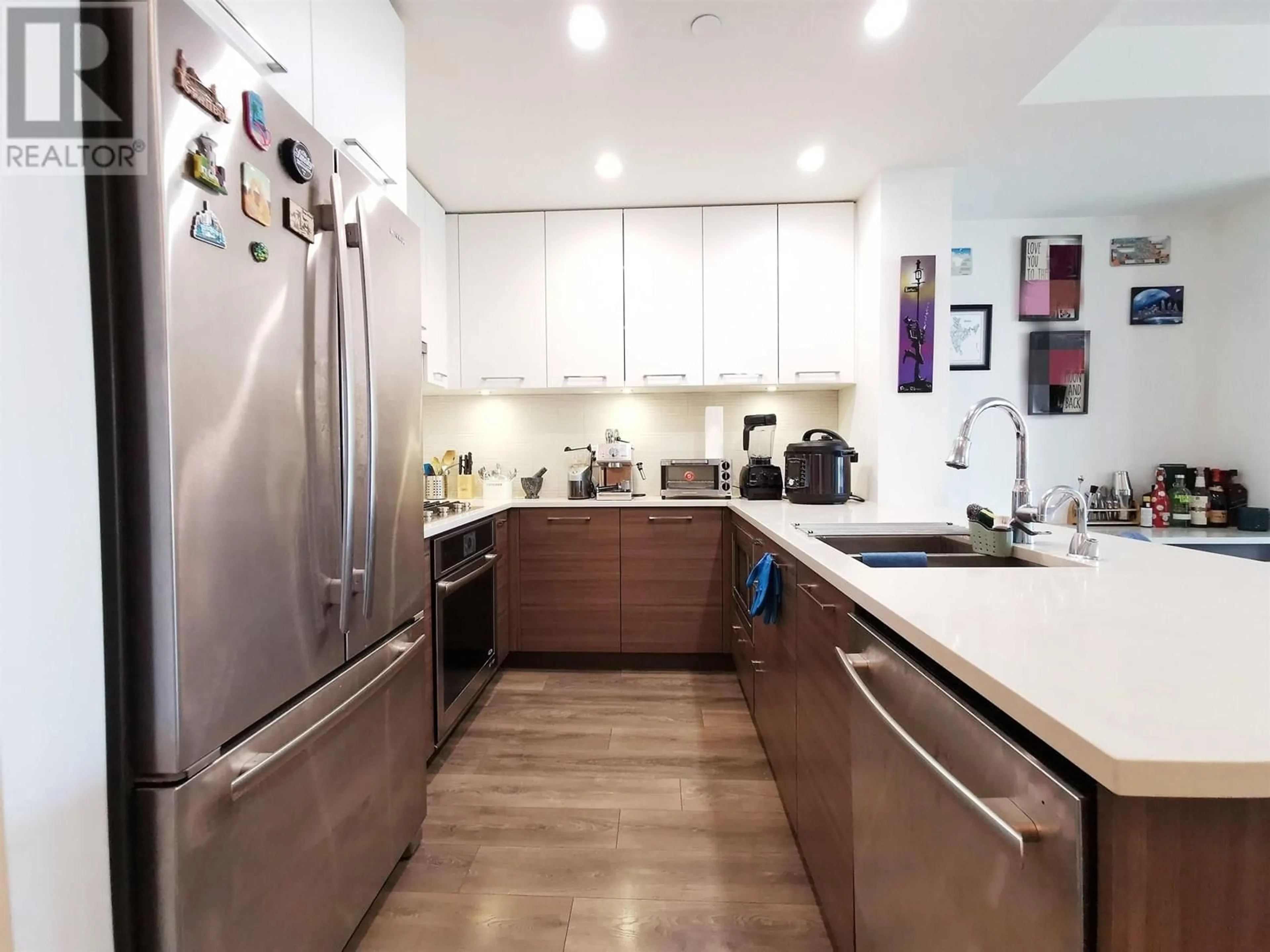 Contemporary kitchen, unknown for 607 - 8580 RIVER DISTRICT CROSSING, Vancouver British Columbia V5S0B9