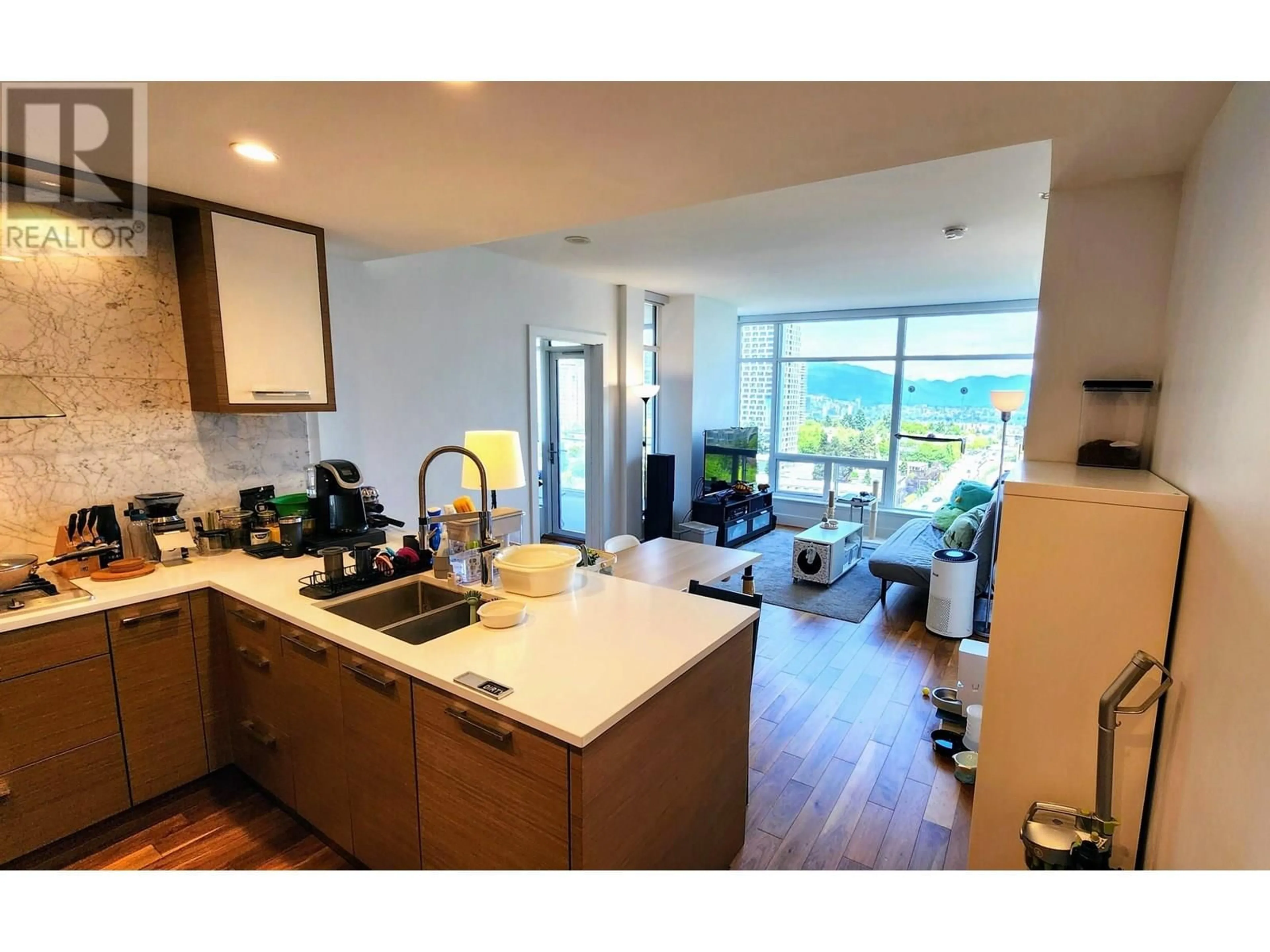 Open concept kitchen, unknown for 902 - 4360 BERESFORD STREET, Burnaby British Columbia V5H0G2