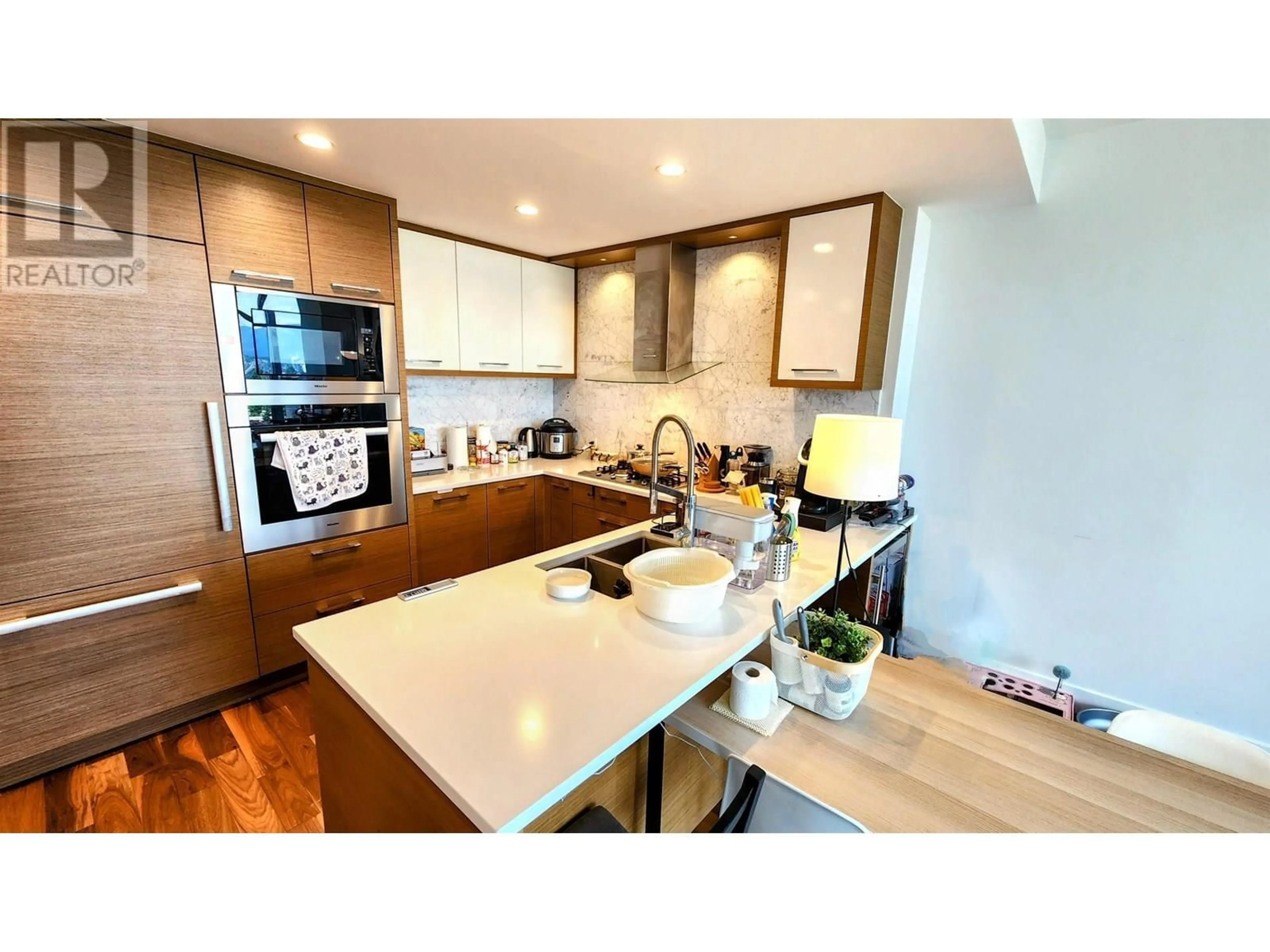 Open concept kitchen, wood/laminate floor for 902 - 4360 BERESFORD STREET, Burnaby British Columbia V5H0G2