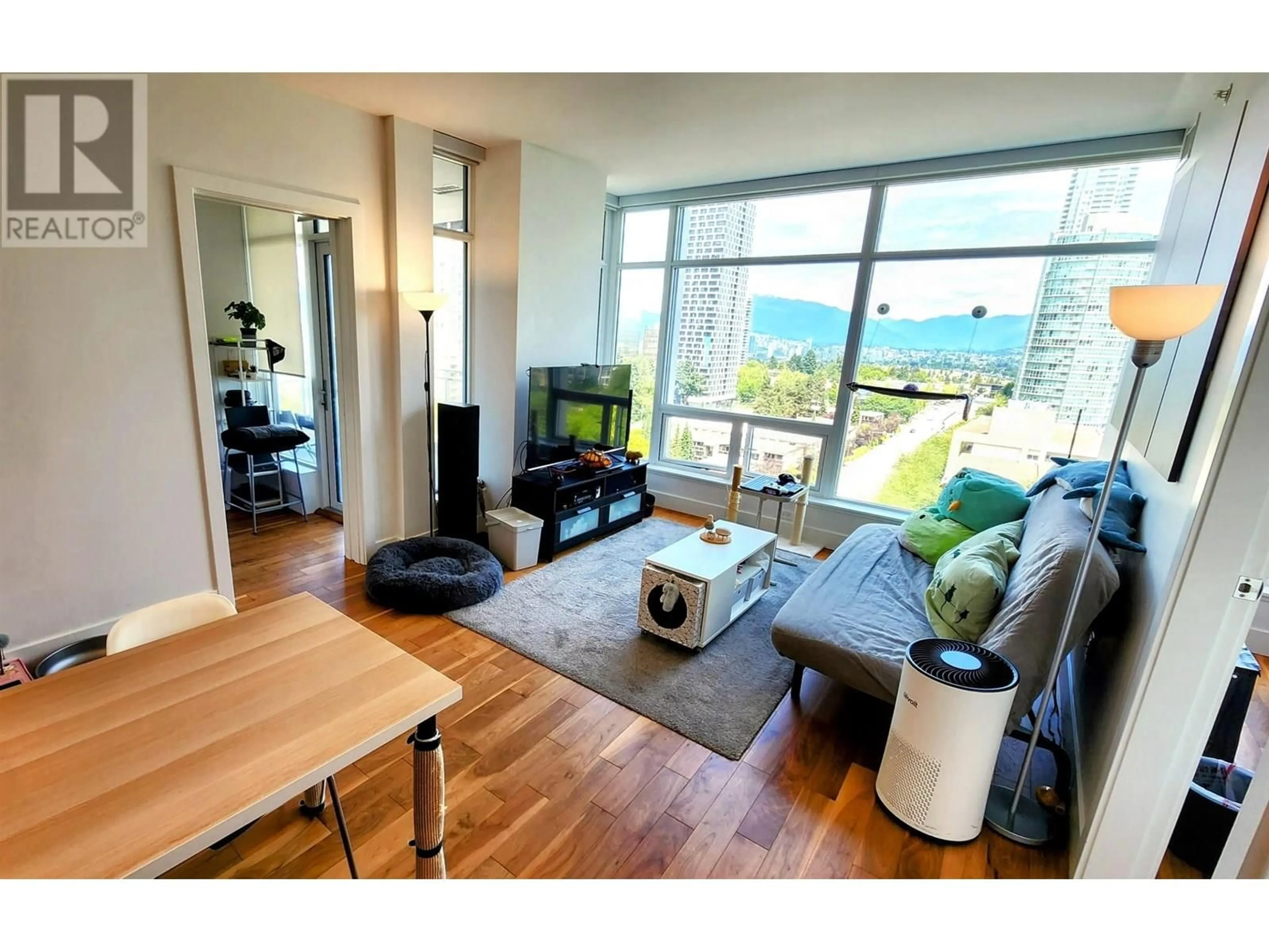 Living room with furniture, unknown for 902 - 4360 BERESFORD STREET, Burnaby British Columbia V5H0G2