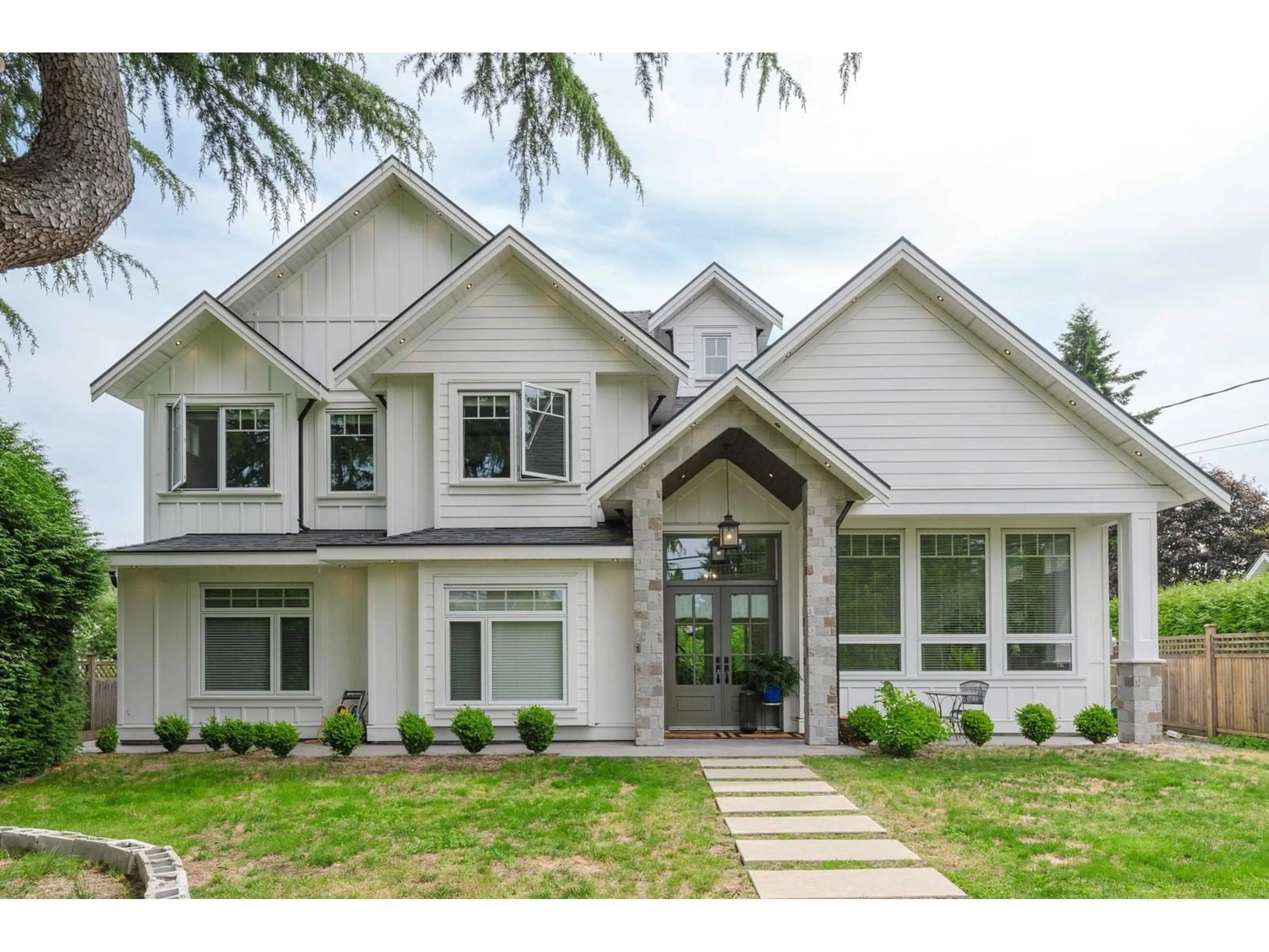 Home with vinyl exterior material, street for 1938 140, Surrey British Columbia V4A4H3