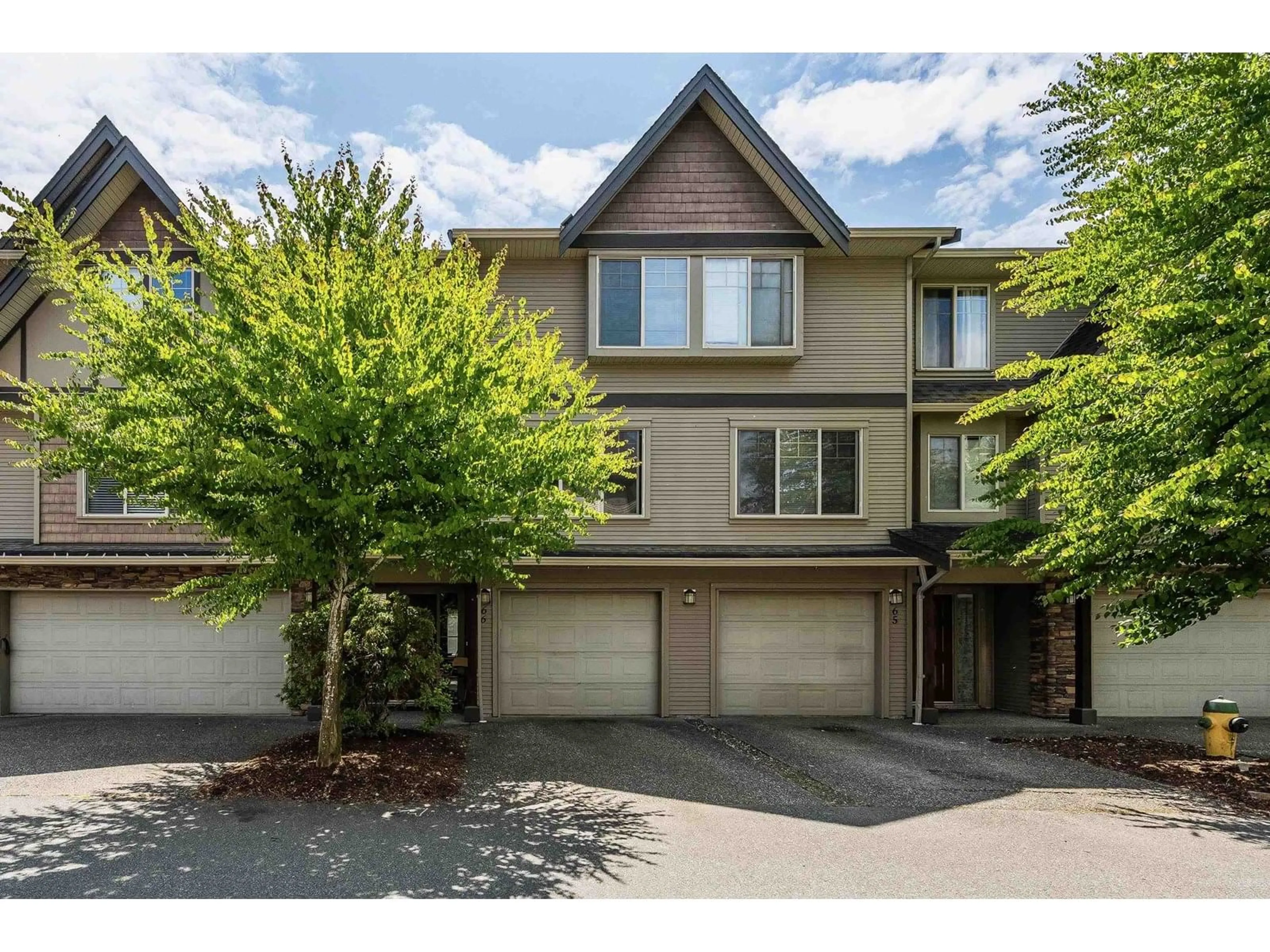 A pic from outside/outdoor area/front of a property/back of a property/a pic from drone, street for 66 - 5556 PEACH ROAD, Chilliwack British Columbia V2R5X4