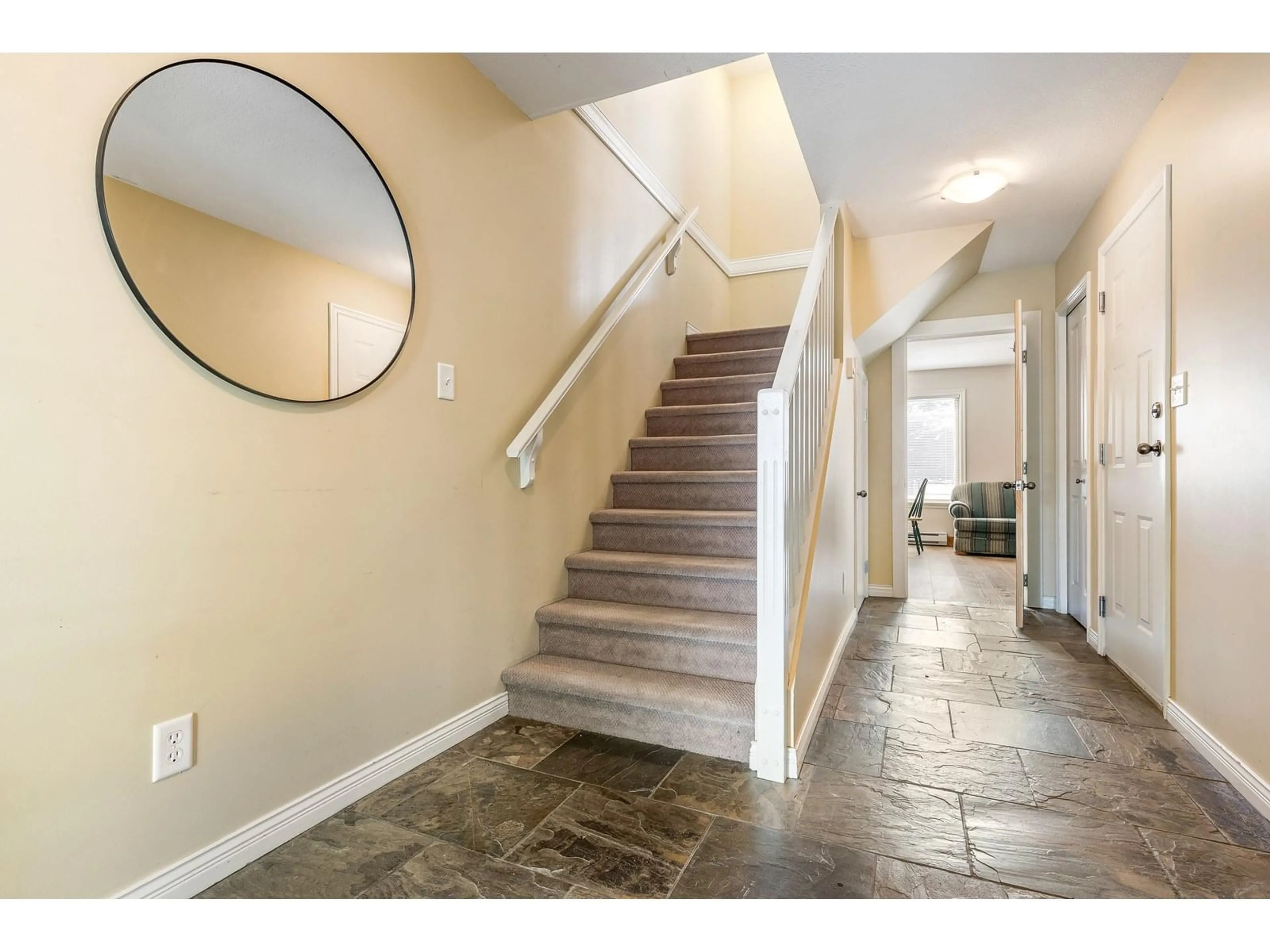Indoor entryway for 66 - 5556 PEACH ROAD, Chilliwack British Columbia V2R5X4