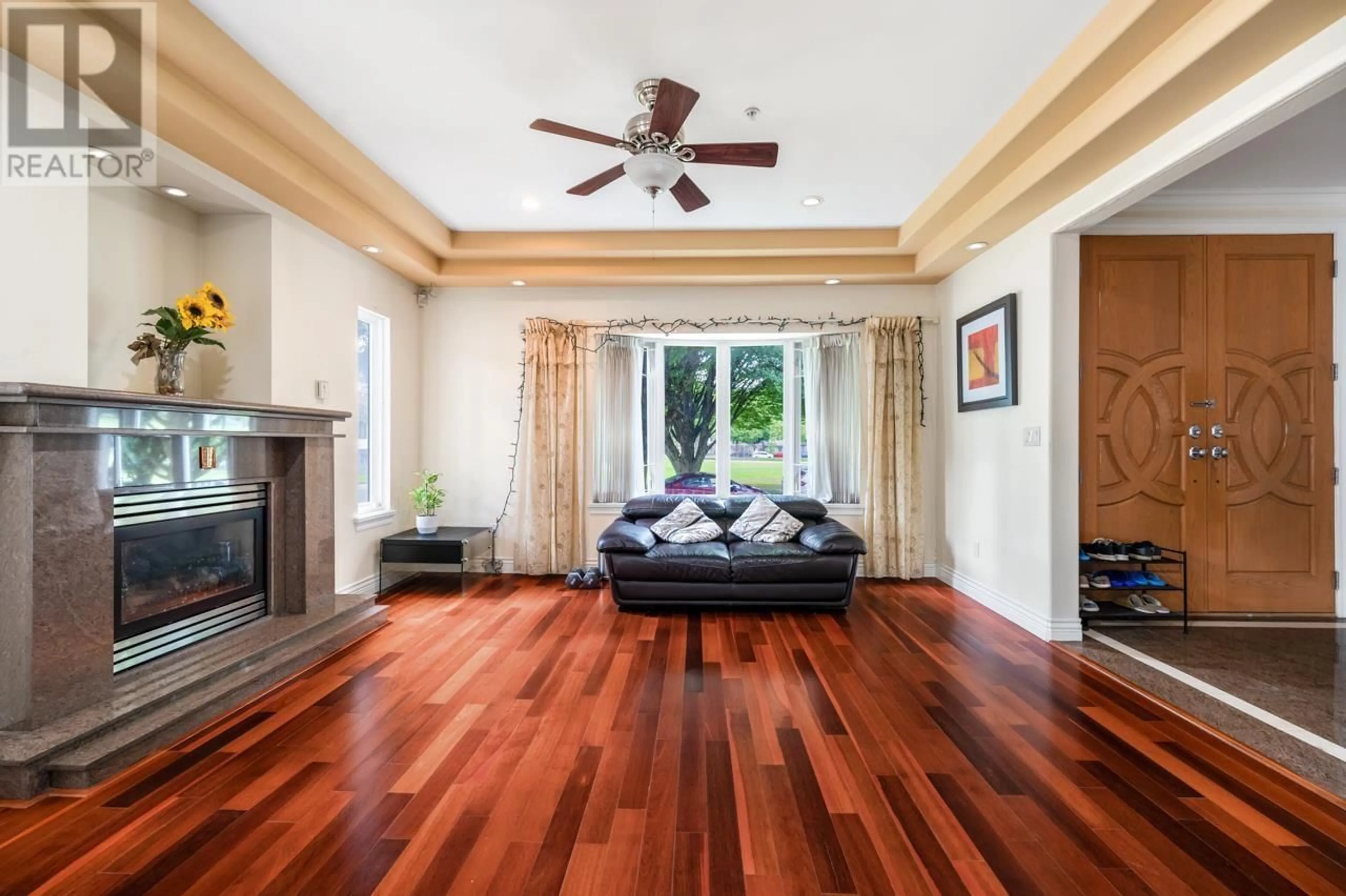 Living room with furniture, wood/laminate floor for 5396 RHODES STREET, Vancouver British Columbia V5R3N8