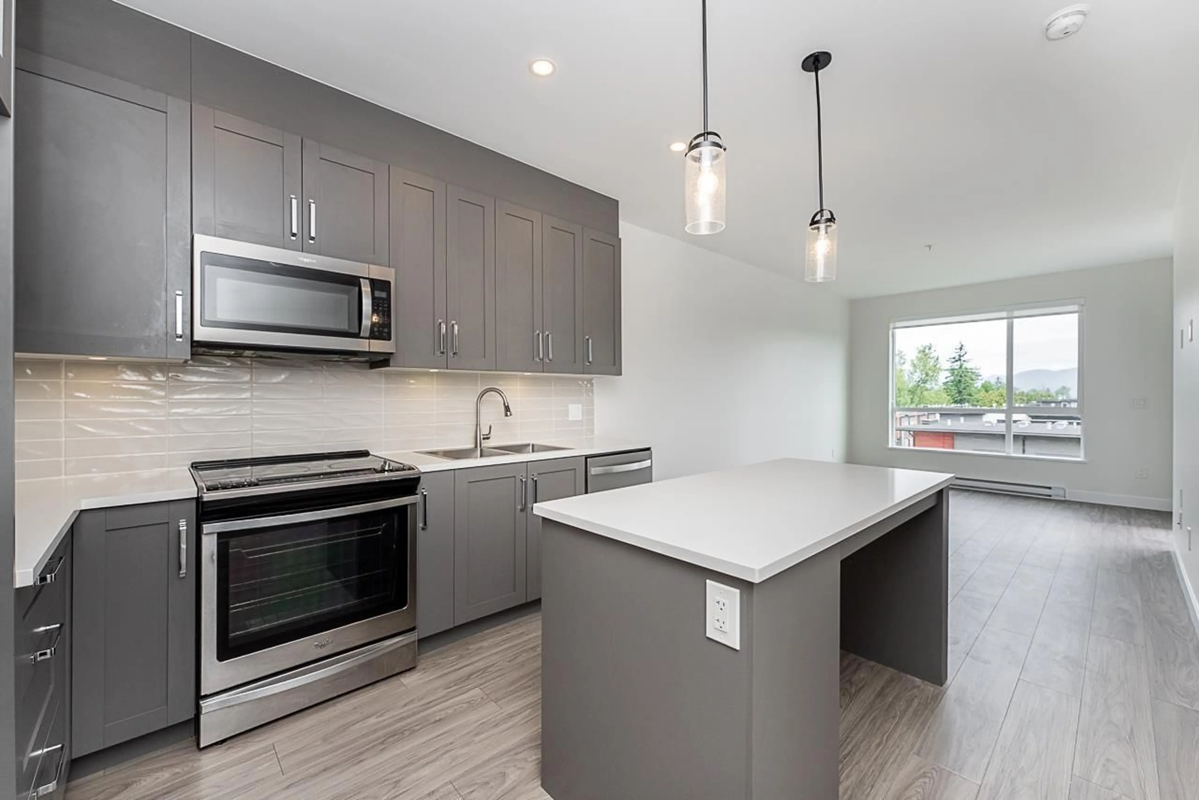 Open concept kitchen, unknown for 419 - 18811 72, Surrey British Columbia V4N6W7